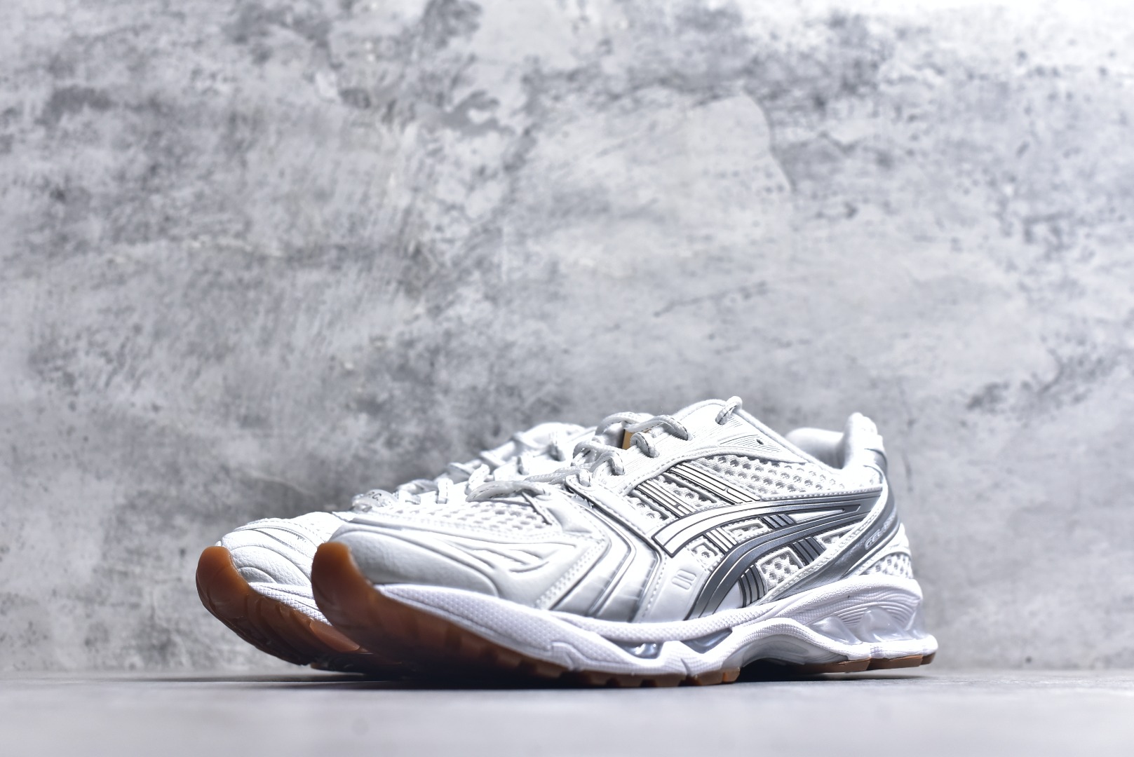 图片[2]-#Asics Gel-Kayano K14 亚瑟士系列复古舒适织物合成革减震防滑耐磨低帮休闲跑步鞋 市场顶级版本 原装纸板楦头开发 独家私模五层组合大底 原厂定制缓震硅胶加持 原盒原配 官方四联吊牌 一比一同步原鞋工艺和用料 鞋面原厂“三明治”多层网布 区别其他同价版本 鞋垫采用原厂OrthoLite欧索莱材质 非普通海玻璃鞋垫 后跟一样采用了GEL缓震胶 整体系列设计非常的科技感 锻炼跑步的同时让你一样时尚百搭 尺码：36 37 37.5 38 39 39.5 40 40.5 41.5 42 42.5 43.5 44 44.5 45 46-选品中心