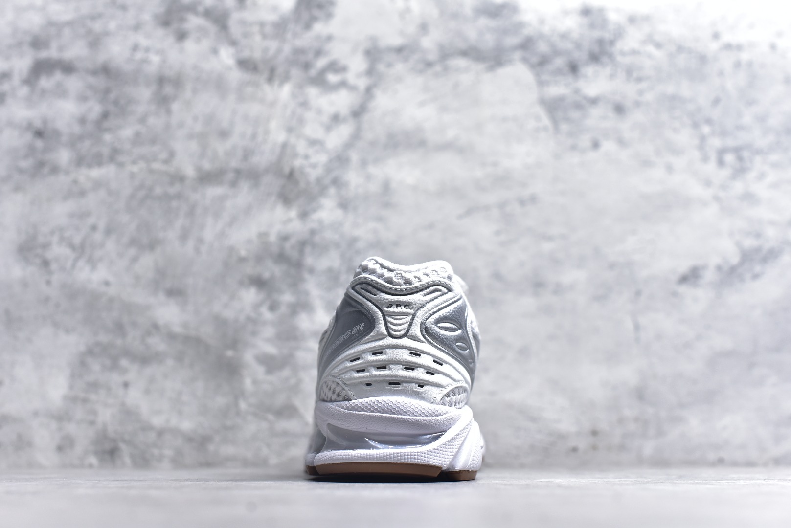 图片[5]-#Asics Gel-Kayano K14 亚瑟士系列复古舒适织物合成革减震防滑耐磨低帮休闲跑步鞋 市场顶级版本 原装纸板楦头开发 独家私模五层组合大底 原厂定制缓震硅胶加持 原盒原配 官方四联吊牌 一比一同步原鞋工艺和用料 鞋面原厂“三明治”多层网布 区别其他同价版本 鞋垫采用原厂OrthoLite欧索莱材质 非普通海玻璃鞋垫 后跟一样采用了GEL缓震胶 整体系列设计非常的科技感 锻炼跑步的同时让你一样时尚百搭 尺码：36 37 37.5 38 39 39.5 40 40.5 41.5 42 42.5 43.5 44 44.5 45 46-选品中心