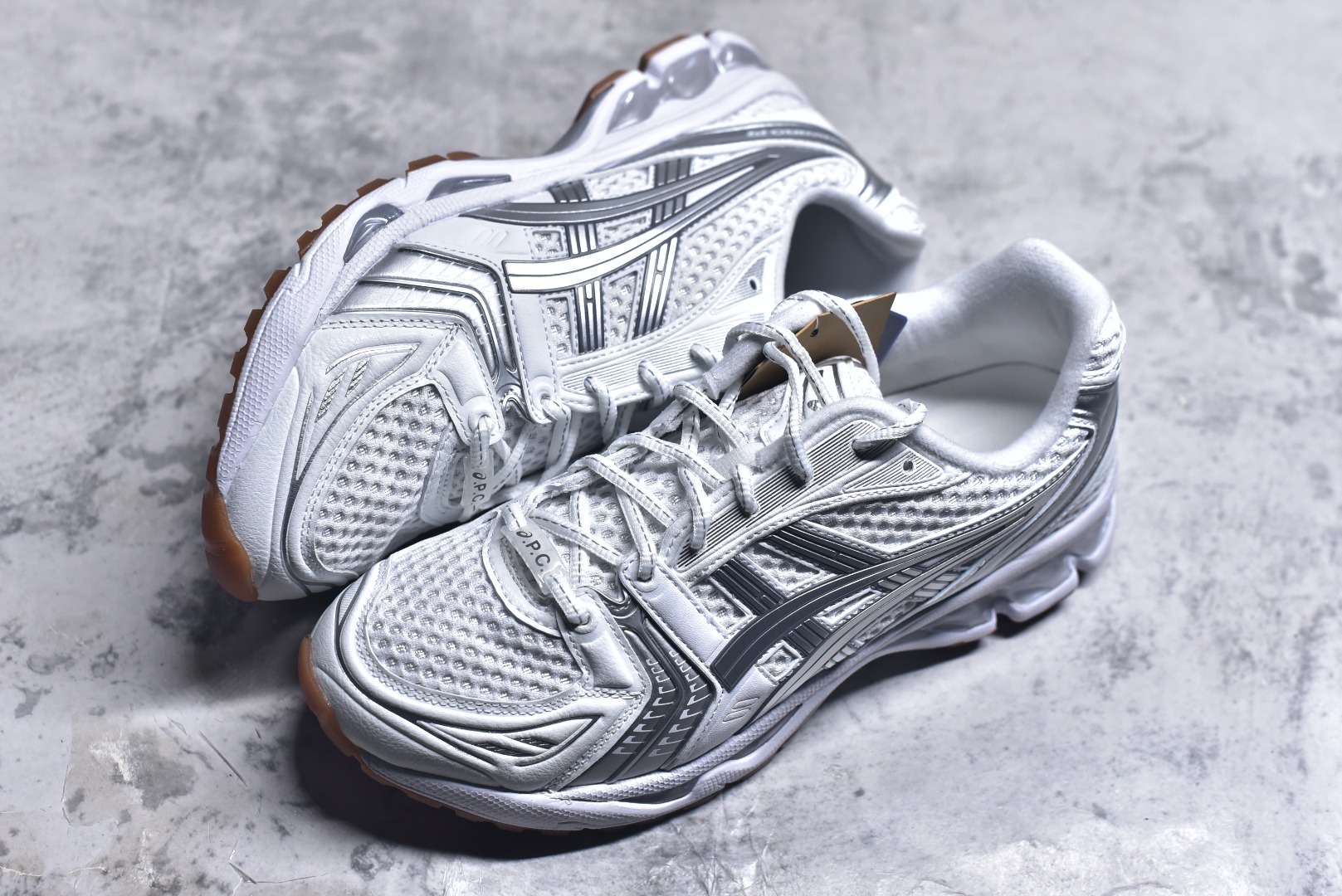 图片[7]-#Asics Gel-Kayano K14 亚瑟士系列复古舒适织物合成革减震防滑耐磨低帮休闲跑步鞋 市场顶级版本 原装纸板楦头开发 独家私模五层组合大底 原厂定制缓震硅胶加持 原盒原配 官方四联吊牌 一比一同步原鞋工艺和用料 鞋面原厂“三明治”多层网布 区别其他同价版本 鞋垫采用原厂OrthoLite欧索莱材质 非普通海玻璃鞋垫 后跟一样采用了GEL缓震胶 整体系列设计非常的科技感 锻炼跑步的同时让你一样时尚百搭 尺码：36 37 37.5 38 39 39.5 40 40.5 41.5 42 42.5 43.5 44 44.5 45 46-选品中心