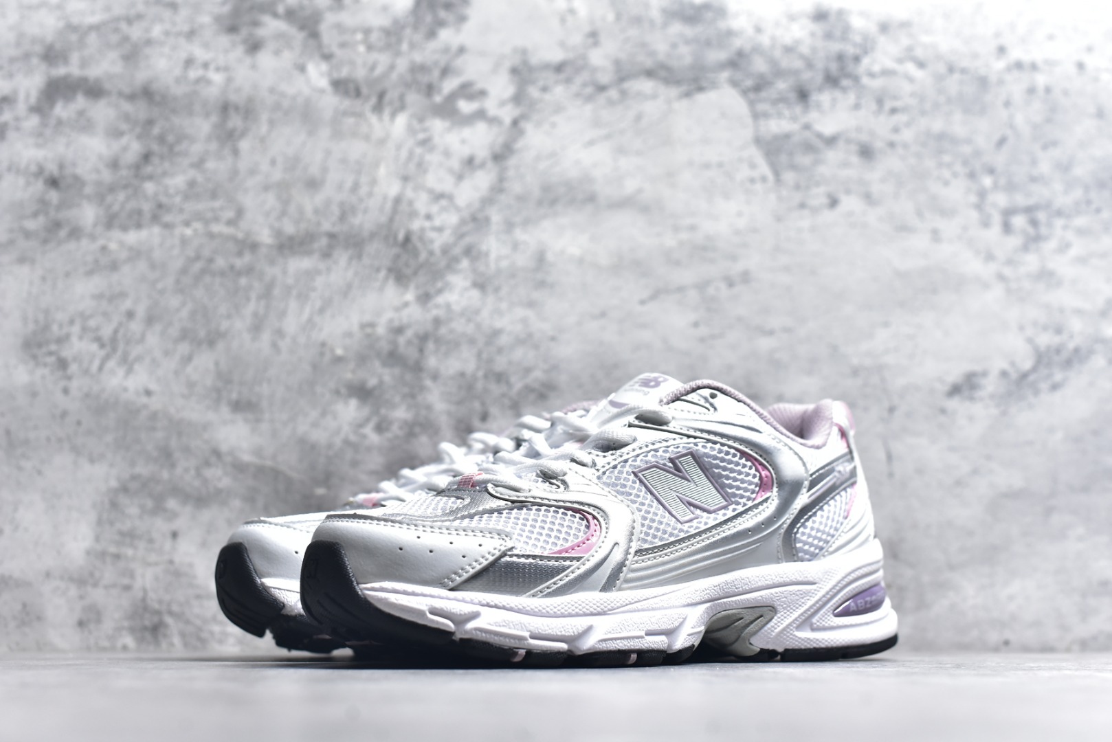 图片[2]-#新百伦 New Balance 530 复古跑鞋 小红书爆款 官网售罄这双鞋确实是NB家经典复古款式之一，以全新科技诠释，成功打造530鞋款，鞋面在保持530基本线条和片层结构的同时，采用更为简洁、流畅的设计语言官方 货号： MR530SNC 尺码：36-45-选品中心