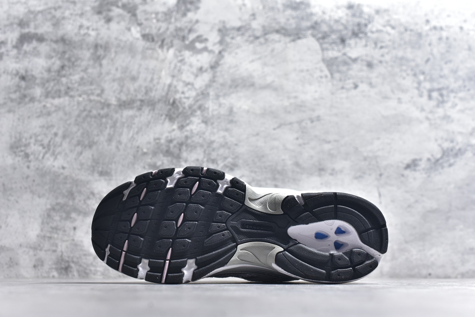 图片[6]-#新百伦 New Balance 530 复古跑鞋 小红书爆款 官网售罄这双鞋确实是NB家经典复古款式之一，以全新科技诠释，成功打造530鞋款，鞋面在保持530基本线条和片层结构的同时，采用更为简洁、流畅的设计语言官方 货号： MR530SNC 尺码：36-45-选品中心