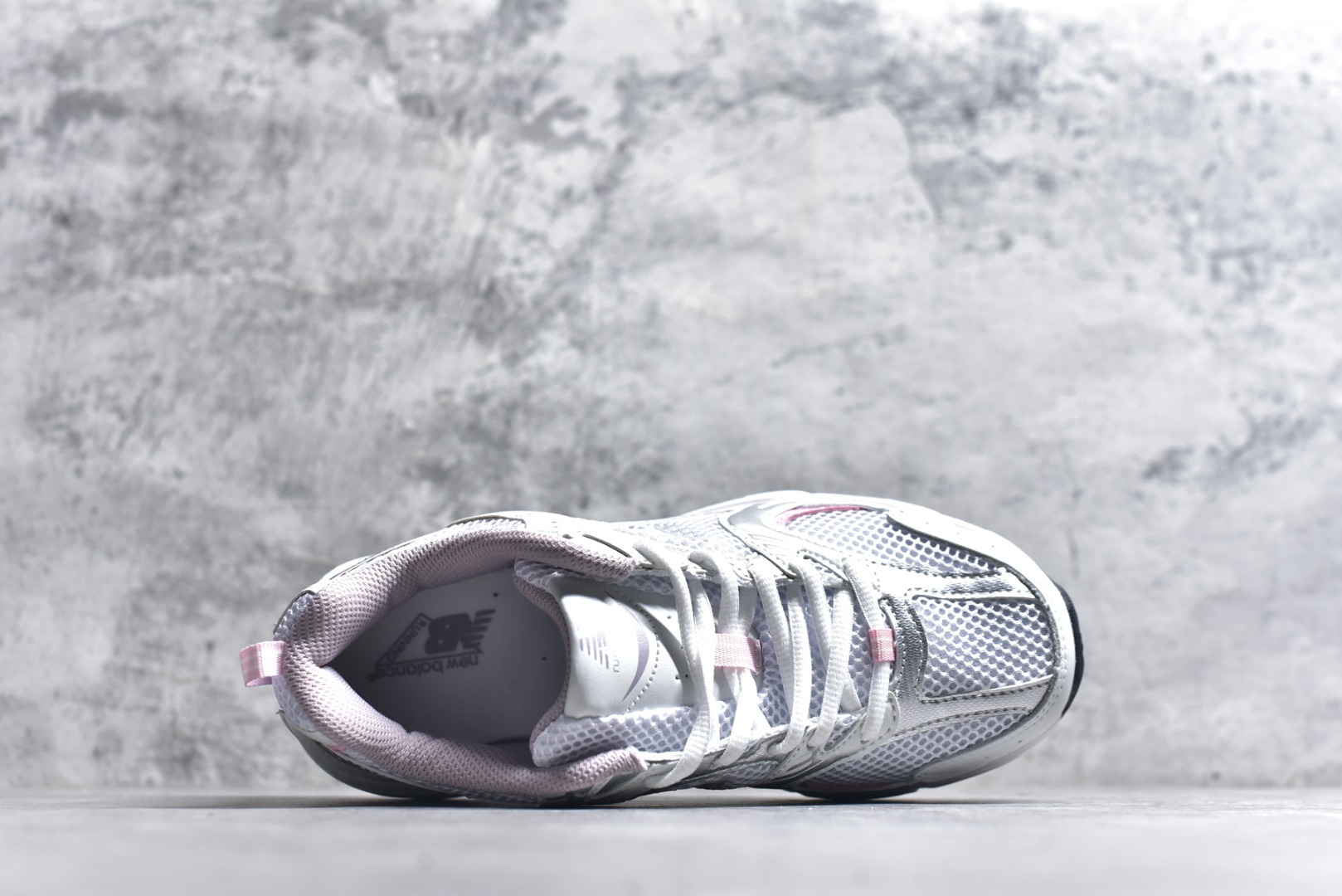 图片[4]-#新百伦 New Balance 530 复古跑鞋 小红书爆款 官网售罄这双鞋确实是NB家经典复古款式之一，以全新科技诠释，成功打造530鞋款，鞋面在保持530基本线条和片层结构的同时，采用更为简洁、流畅的设计语言官方 货号： MR530SNC 尺码：36-45-选品中心