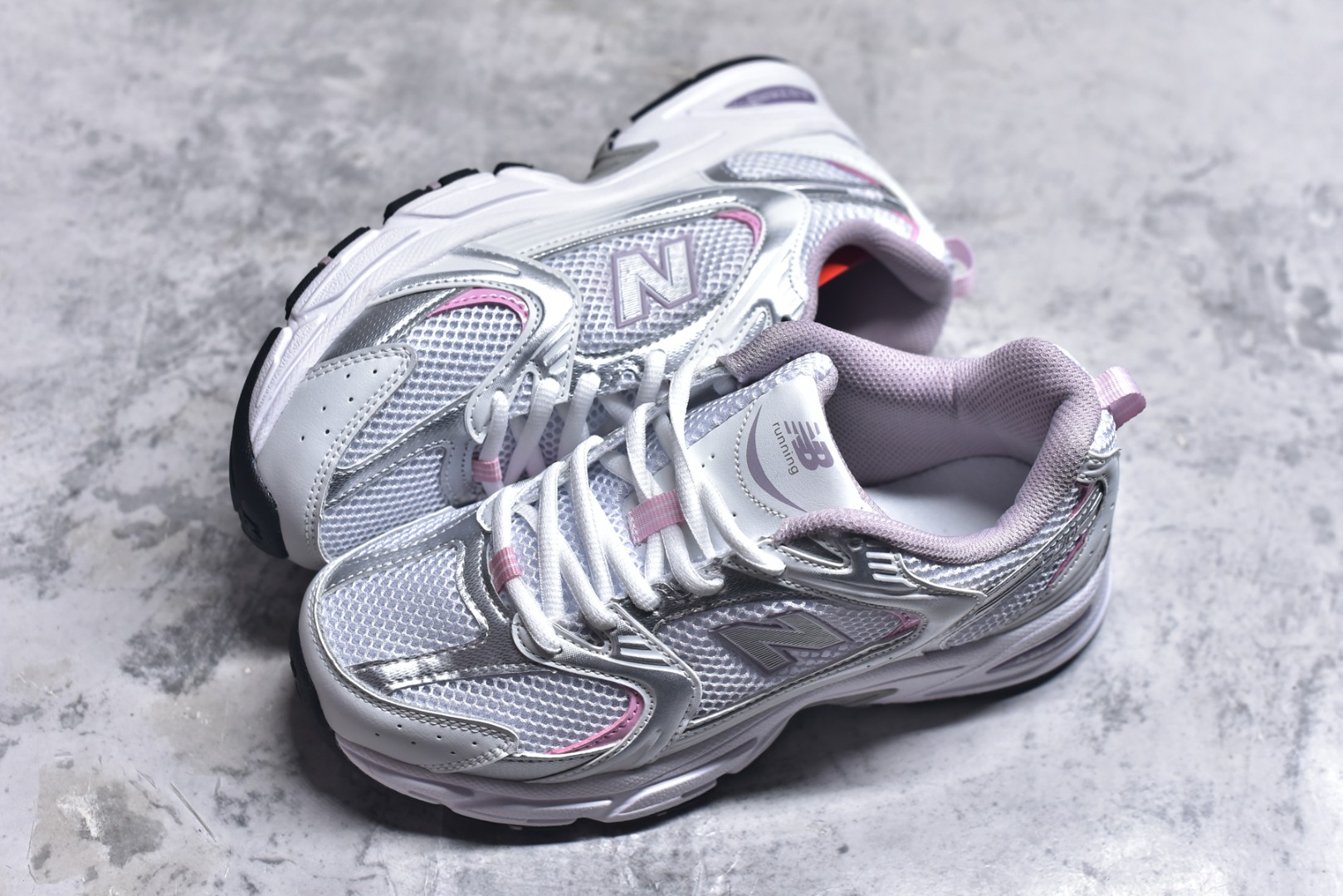 图片[7]-#新百伦 New Balance 530 复古跑鞋 小红书爆款 官网售罄这双鞋确实是NB家经典复古款式之一，以全新科技诠释，成功打造530鞋款，鞋面在保持530基本线条和片层结构的同时，采用更为简洁、流畅的设计语言官方 货号： MR530SNC 尺码：36-45-选品中心