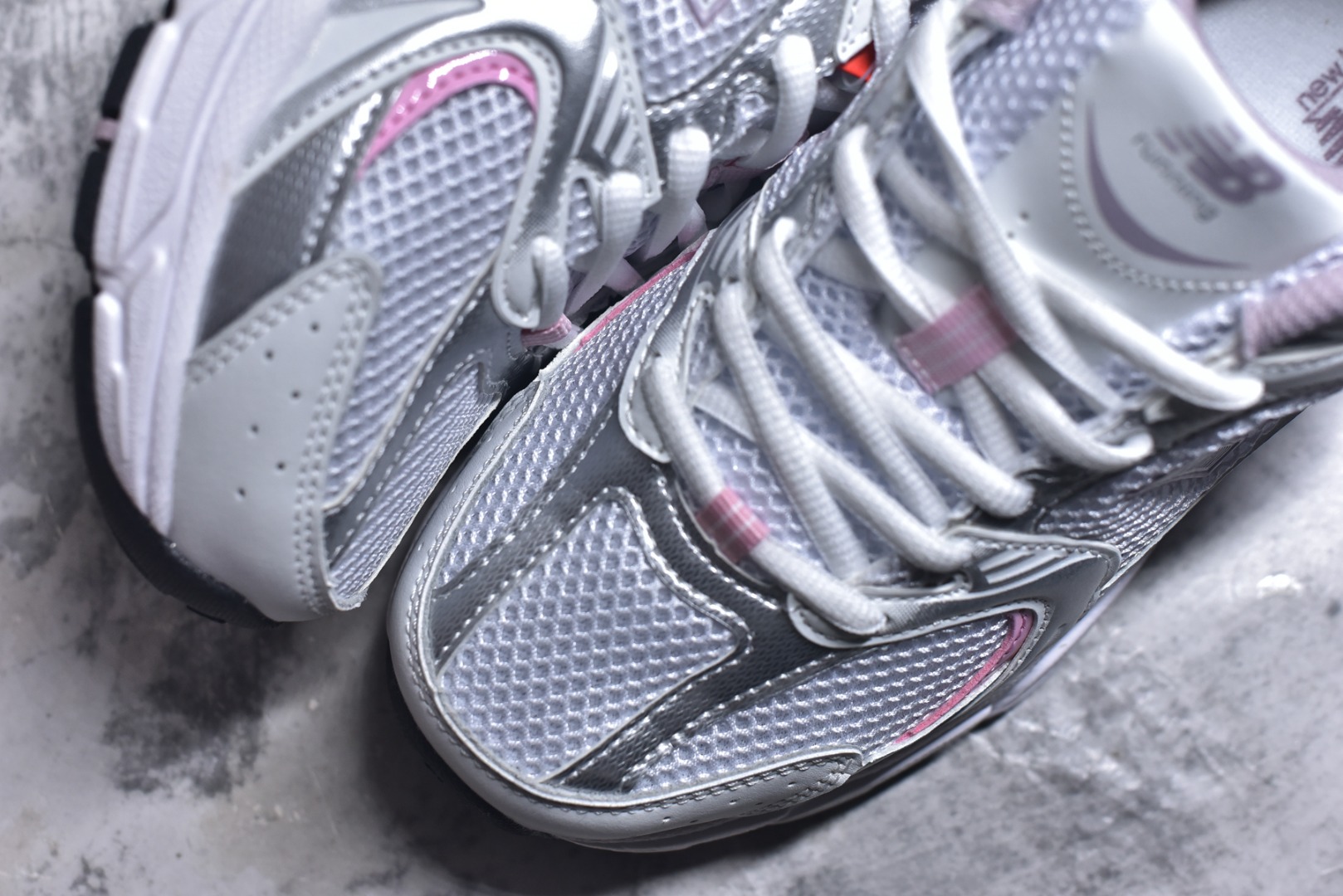 图片[8]-#新百伦 New Balance 530 复古跑鞋 小红书爆款 官网售罄这双鞋确实是NB家经典复古款式之一，以全新科技诠释，成功打造530鞋款，鞋面在保持530基本线条和片层结构的同时，采用更为简洁、流畅的设计语言官方 货号： MR530SNC 尺码：36-45-选品中心