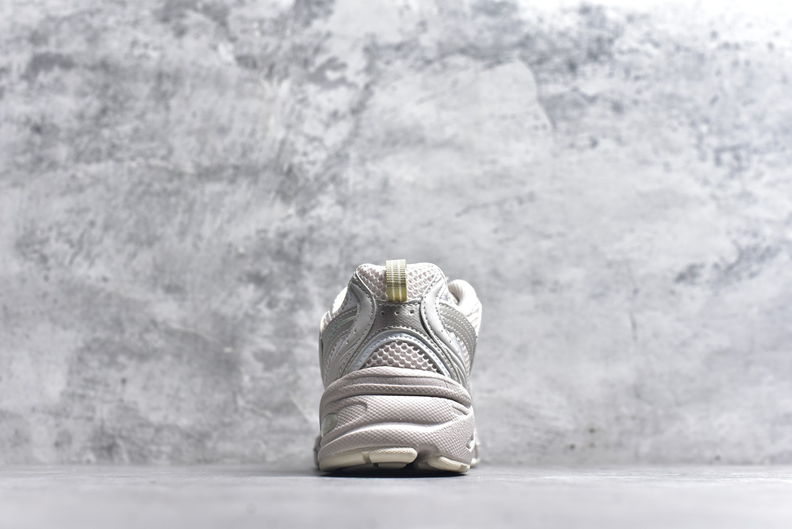 图片[5]-#新百伦 New Balance 530 复古跑鞋 小红书爆款 官网售罄这双鞋确实是NB家经典复古款式之一，以全新科技诠释，成功打造530鞋款，鞋面在保持530基本线条和片层结构的同时，采用更为简洁、流畅的设计语言官方 货号： MR530SNC 尺码：36-45-选品中心