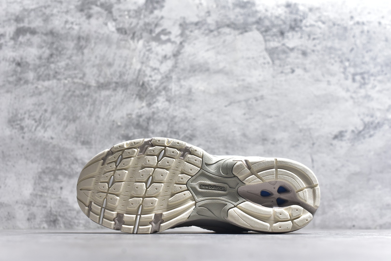 图片[6]-#新百伦 New Balance 530 复古跑鞋 小红书爆款 官网售罄这双鞋确实是NB家经典复古款式之一，以全新科技诠释，成功打造530鞋款，鞋面在保持530基本线条和片层结构的同时，采用更为简洁、流畅的设计语言官方 货号： MR530SNC 尺码：36-45-选品中心