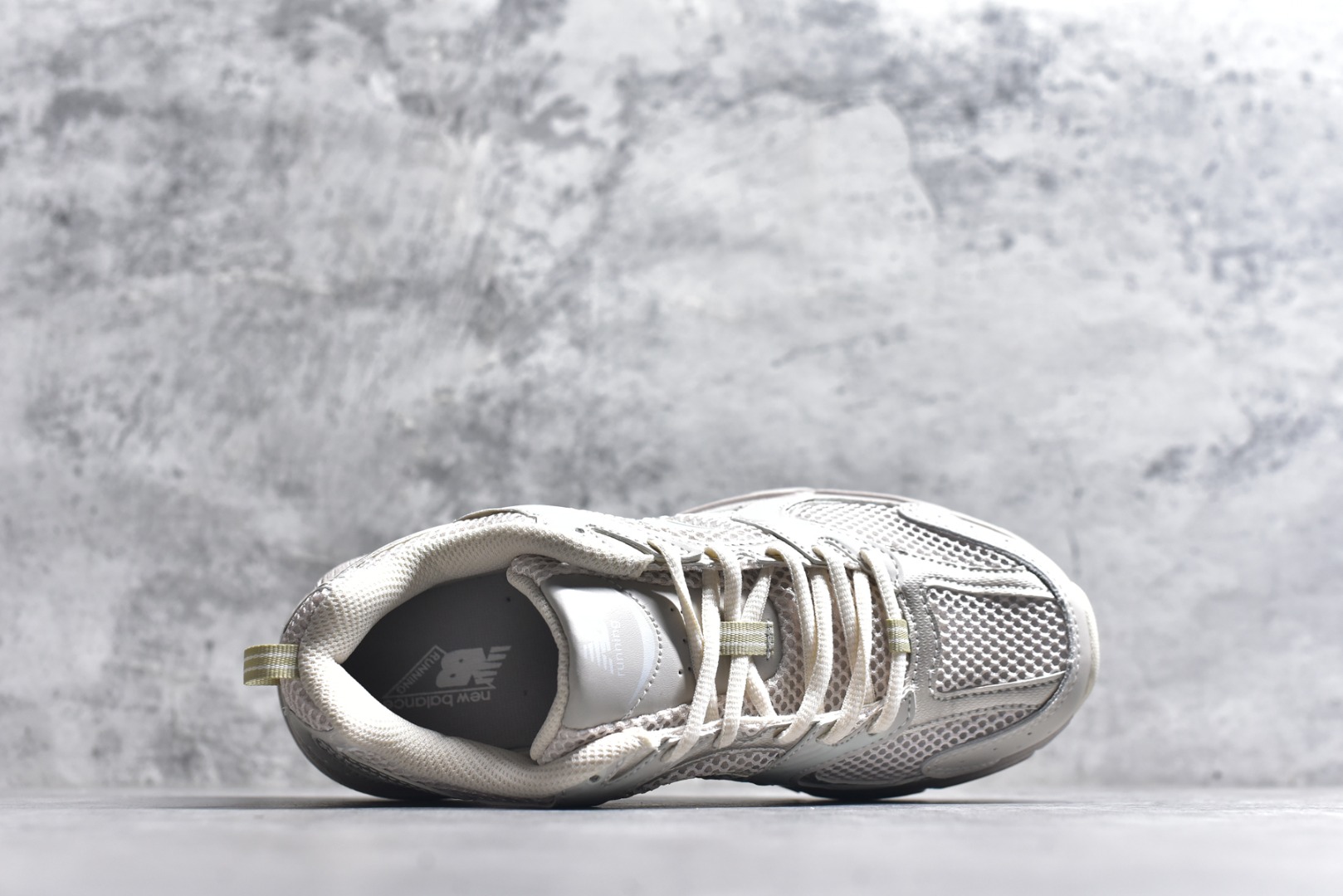 图片[4]-#新百伦 New Balance 530 复古跑鞋 小红书爆款 官网售罄这双鞋确实是NB家经典复古款式之一，以全新科技诠释，成功打造530鞋款，鞋面在保持530基本线条和片层结构的同时，采用更为简洁、流畅的设计语言官方 货号： MR530SNC 尺码：36-45-选品中心