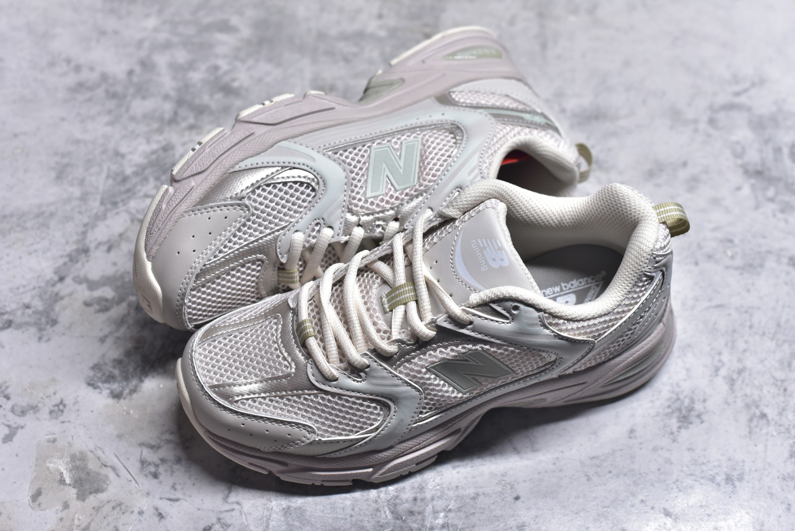 图片[7]-#新百伦 New Balance 530 复古跑鞋 小红书爆款 官网售罄这双鞋确实是NB家经典复古款式之一，以全新科技诠释，成功打造530鞋款，鞋面在保持530基本线条和片层结构的同时，采用更为简洁、流畅的设计语言官方 货号： MR530SNC 尺码：36-45-选品中心