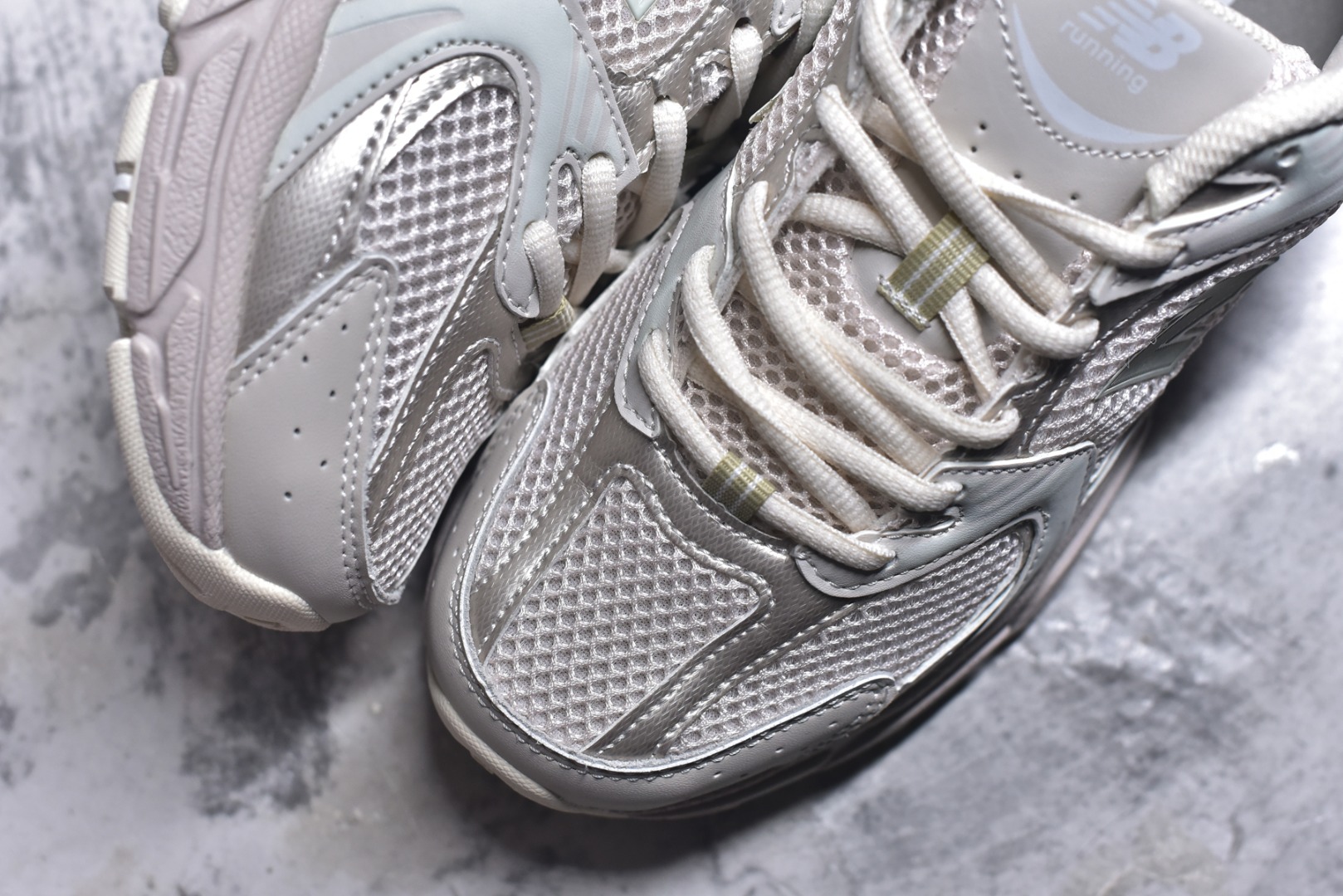 图片[8]-#新百伦 New Balance 530 复古跑鞋 小红书爆款 官网售罄这双鞋确实是NB家经典复古款式之一，以全新科技诠释，成功打造530鞋款，鞋面在保持530基本线条和片层结构的同时，采用更为简洁、流畅的设计语言官方 货号： MR530SNC 尺码：36-45-选品中心