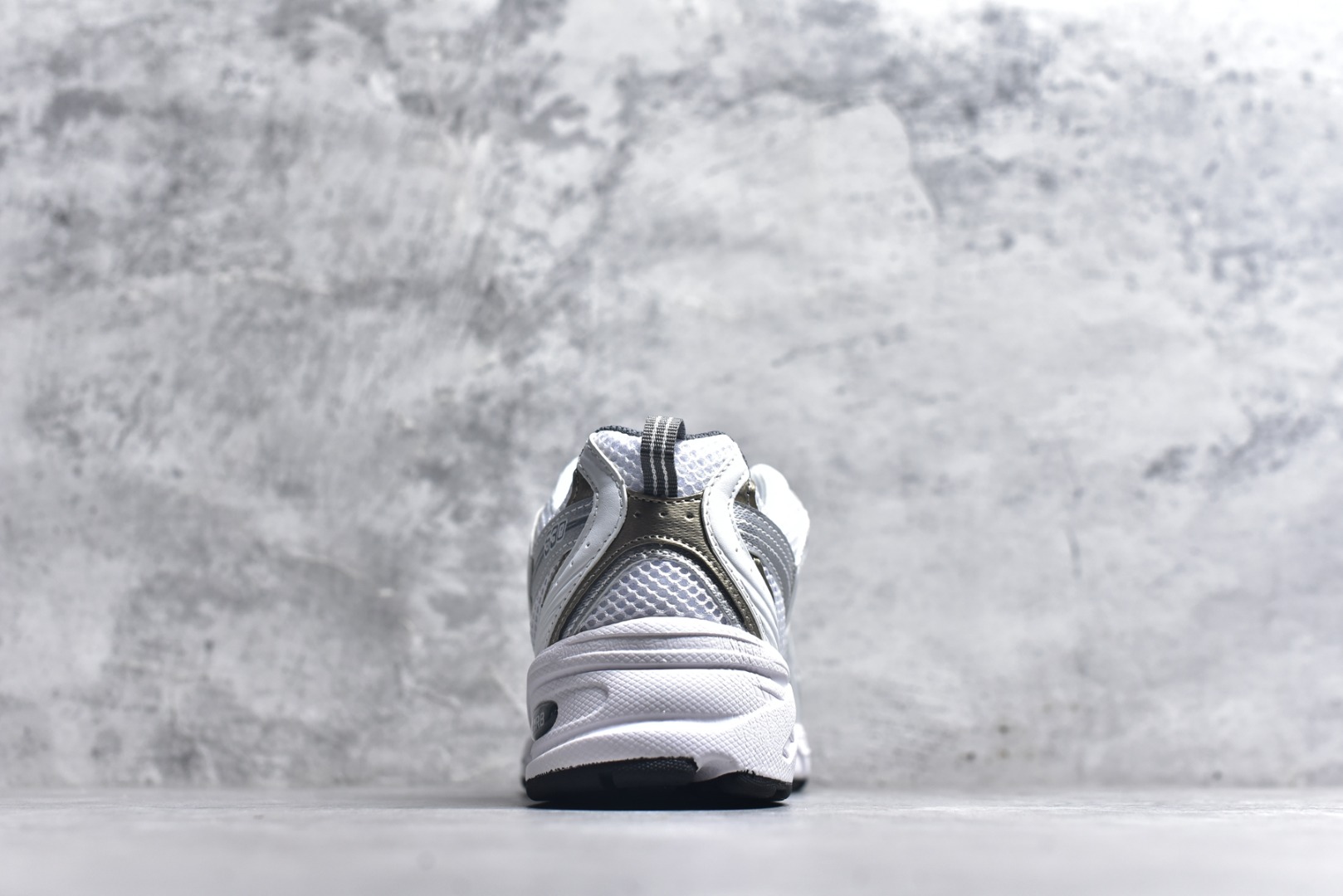 图片[5]-#新百伦 New Balance 530 复古跑鞋 小红书爆款 官网售罄这双鞋确实是NB家经典复古款式之一，以全新科技诠释，成功打造530鞋款，鞋面在保持530基本线条和片层结构的同时，采用更为简洁、流畅的设计语言官方 货号： MR530SNC 尺码：36-45-选品中心