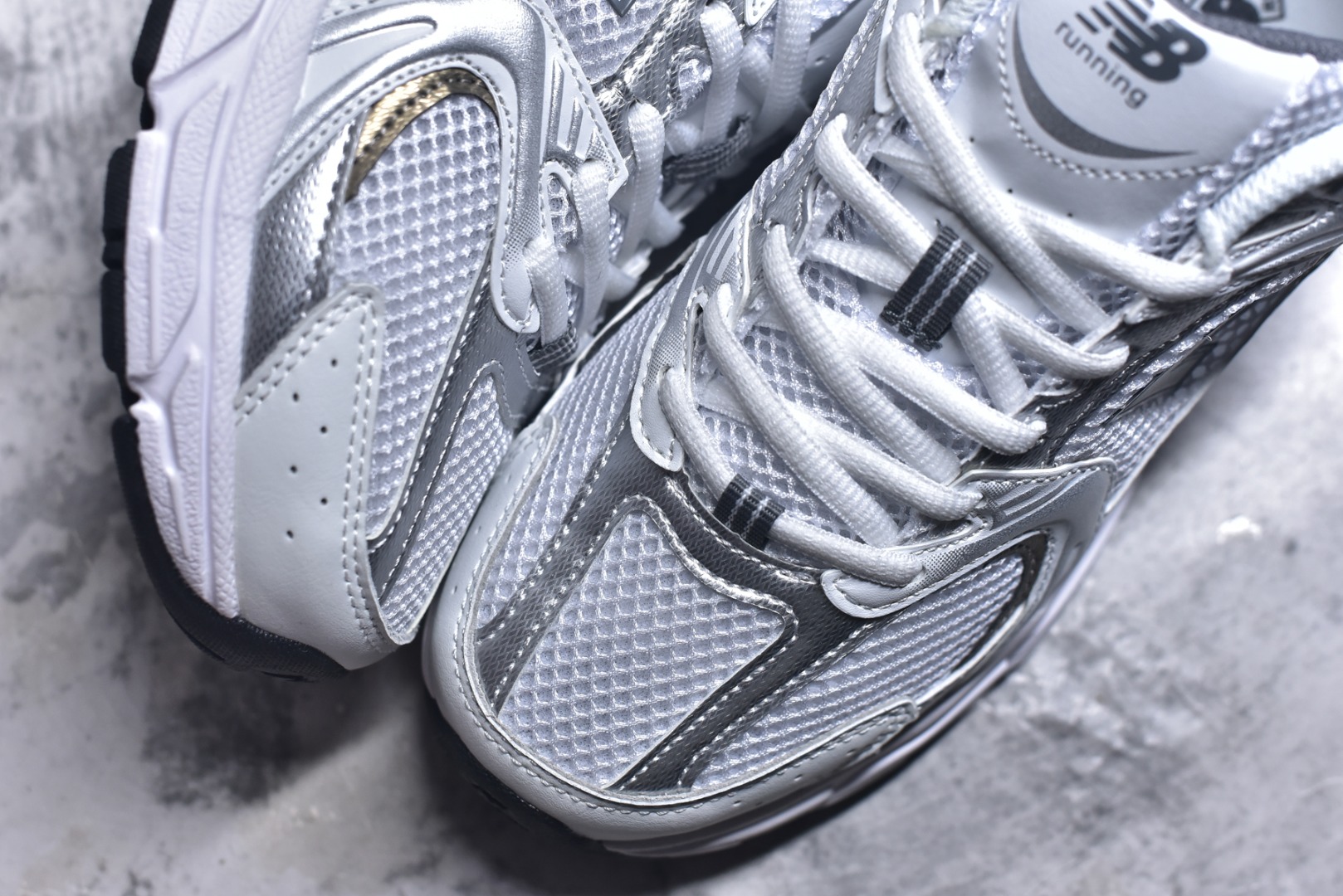 图片[8]-#新百伦 New Balance 530 复古跑鞋 小红书爆款 官网售罄这双鞋确实是NB家经典复古款式之一，以全新科技诠释，成功打造530鞋款，鞋面在保持530基本线条和片层结构的同时，采用更为简洁、流畅的设计语言官方 货号： MR530SNC 尺码：36-45-选品中心