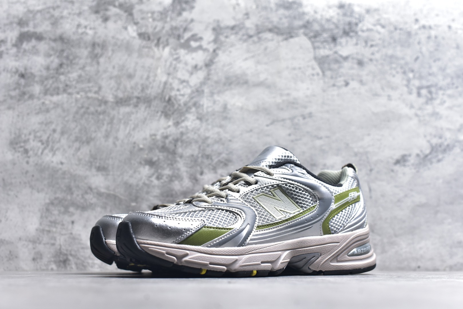 图片[2]-#新百伦 New Balance 530 复古跑鞋 小红书爆款 官网售罄这双鞋确实是NB家经典复古款式之一，以全新科技诠释，成功打造530鞋款，鞋面在保持530基本线条和片层结构的同时，采用更为简洁、流畅的设计语言官方 货号： MR530SNC 尺码：36-45-选品中心