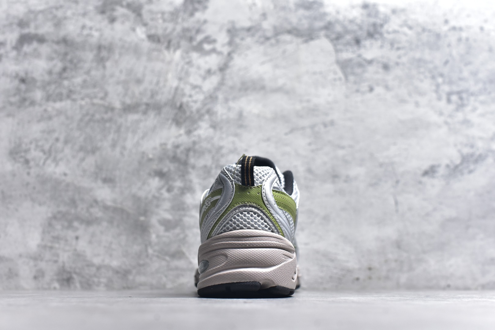 图片[5]-#新百伦 New Balance 530 复古跑鞋 小红书爆款 官网售罄这双鞋确实是NB家经典复古款式之一，以全新科技诠释，成功打造530鞋款，鞋面在保持530基本线条和片层结构的同时，采用更为简洁、流畅的设计语言官方 货号： MR530SNC 尺码：36-45-选品中心