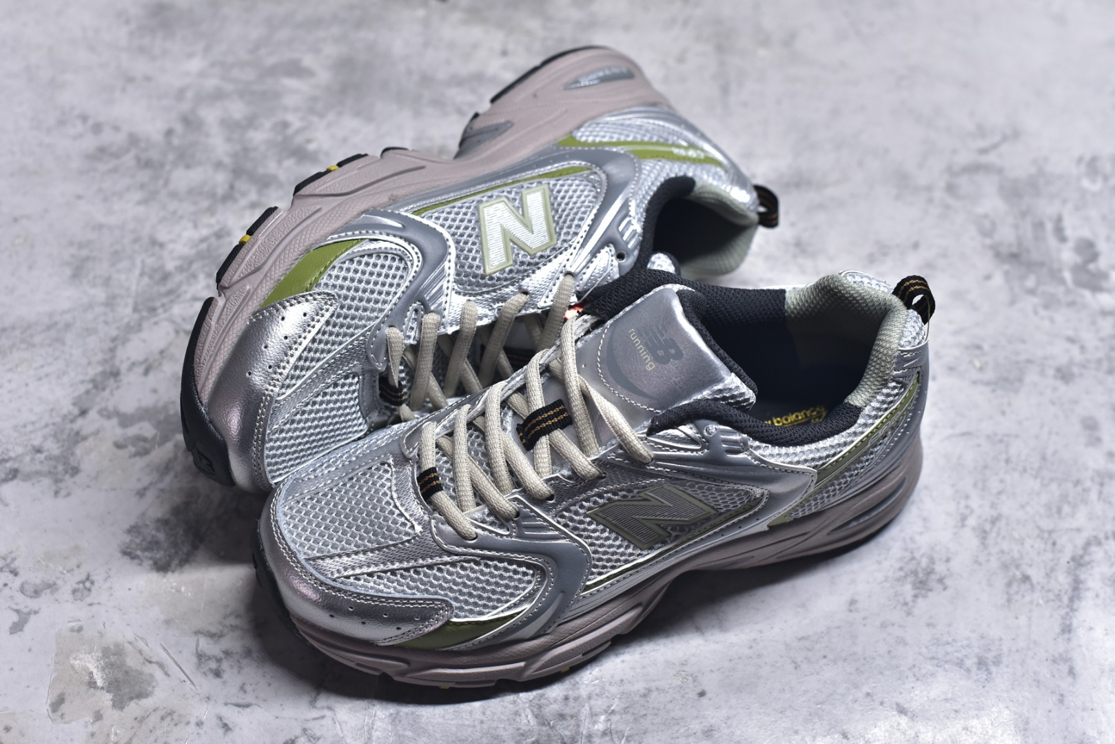 图片[7]-#新百伦 New Balance 530 复古跑鞋 小红书爆款 官网售罄这双鞋确实是NB家经典复古款式之一，以全新科技诠释，成功打造530鞋款，鞋面在保持530基本线条和片层结构的同时，采用更为简洁、流畅的设计语言官方 货号： MR530SNC 尺码：36-45-选品中心