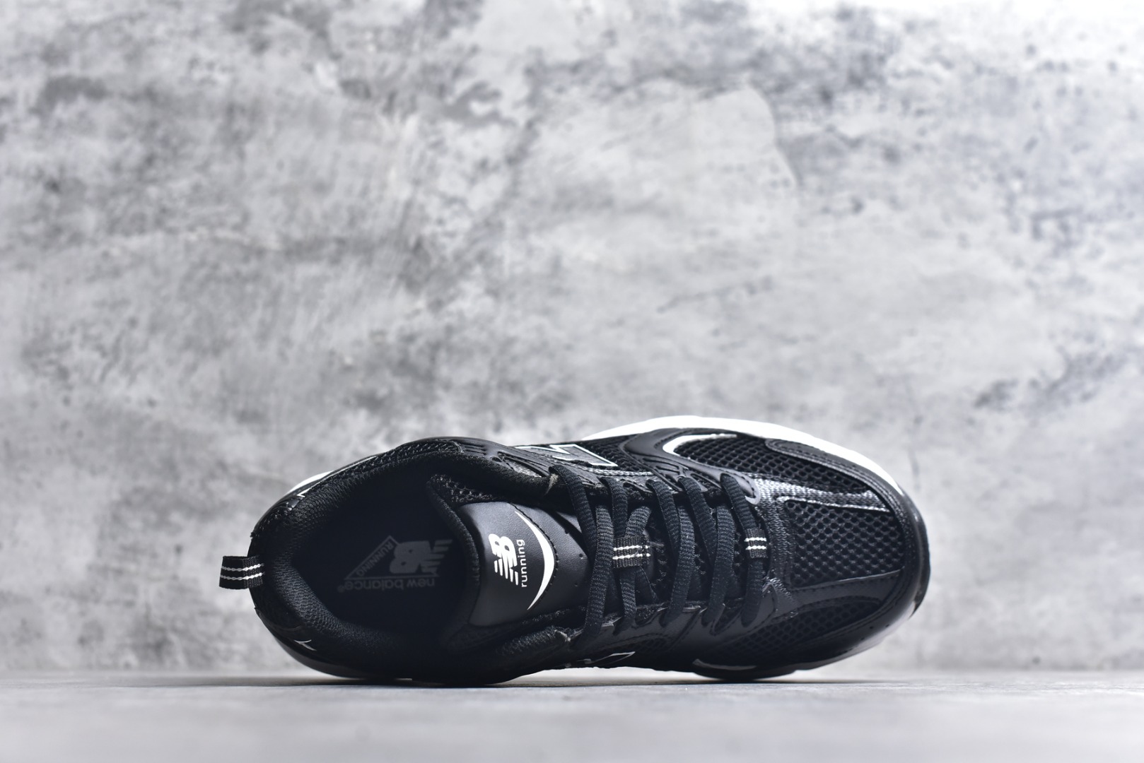 图片[4]-#新百伦 New Balance 530 复古跑鞋 小红书爆款 官网售罄这双鞋确实是NB家经典复古款式之一，以全新科技诠释，成功打造530鞋款，鞋面在保持530基本线条和片层结构的同时，采用更为简洁、流畅的设计语言官方 货号： MR530SNC 尺码：36-45-选品中心