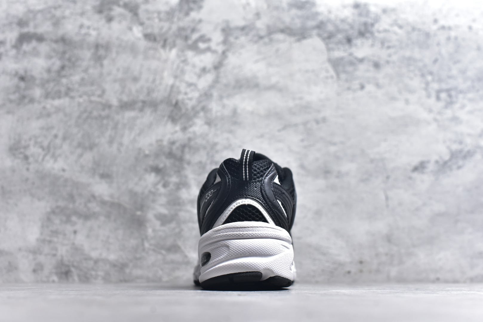 图片[5]-#新百伦 New Balance 530 复古跑鞋 小红书爆款 官网售罄这双鞋确实是NB家经典复古款式之一，以全新科技诠释，成功打造530鞋款，鞋面在保持530基本线条和片层结构的同时，采用更为简洁、流畅的设计语言官方 货号： MR530SNC 尺码：36-45-选品中心