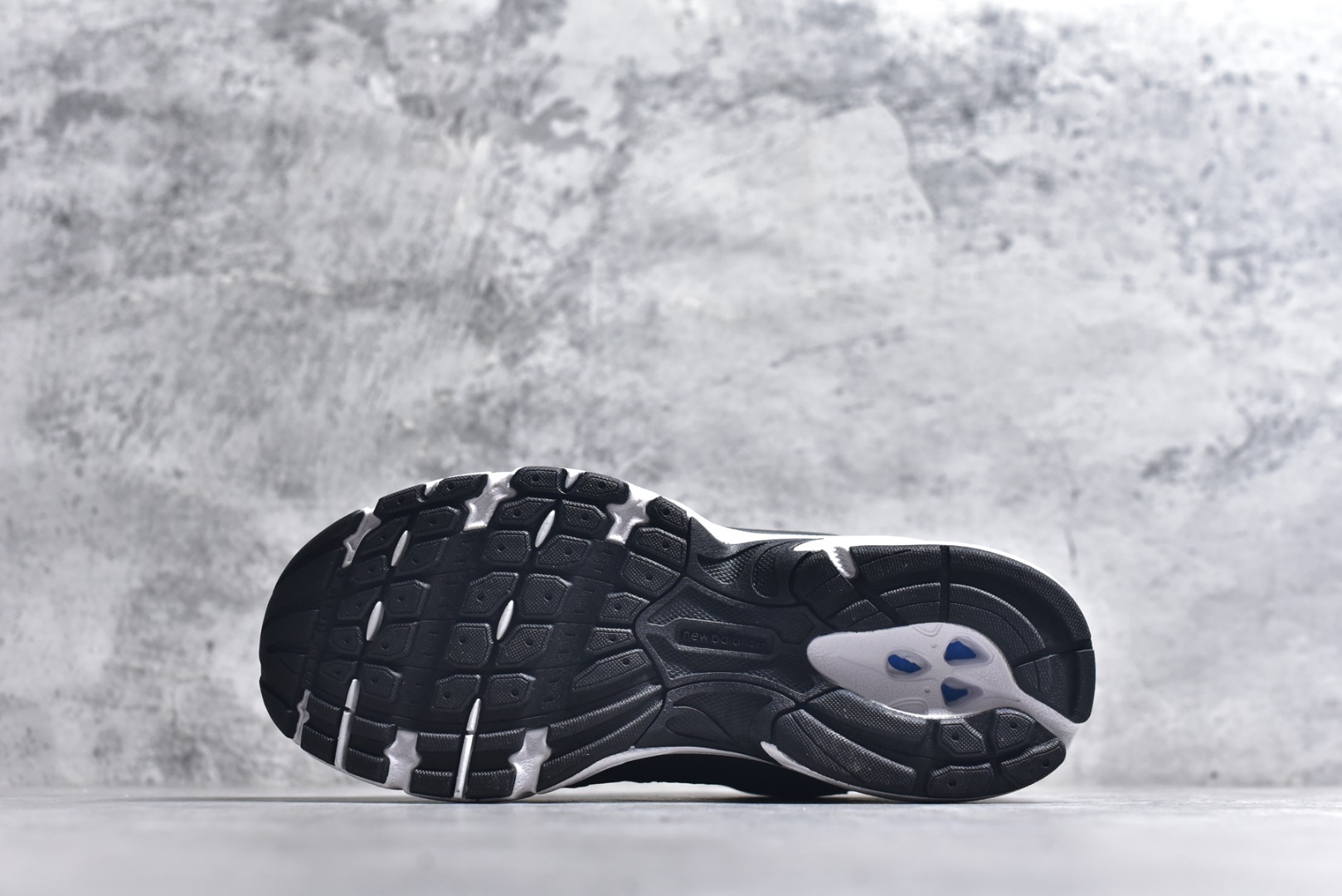 图片[6]-#新百伦 New Balance 530 复古跑鞋 小红书爆款 官网售罄这双鞋确实是NB家经典复古款式之一，以全新科技诠释，成功打造530鞋款，鞋面在保持530基本线条和片层结构的同时，采用更为简洁、流畅的设计语言官方 货号： MR530SNC 尺码：36-45-选品中心