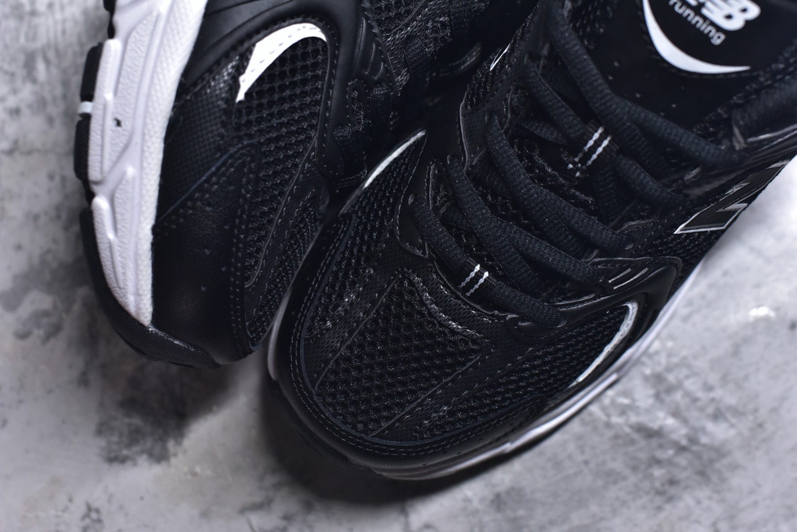 图片[8]-#新百伦 New Balance 530 复古跑鞋 小红书爆款 官网售罄这双鞋确实是NB家经典复古款式之一，以全新科技诠释，成功打造530鞋款，鞋面在保持530基本线条和片层结构的同时，采用更为简洁、流畅的设计语言官方 货号： MR530SNC 尺码：36-45-选品中心