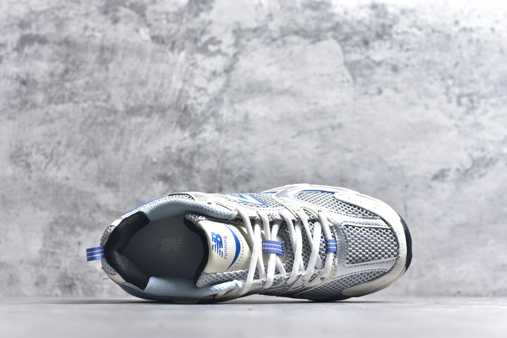 图片[4]-#新百伦 New Balance 530 复古跑鞋 小红书爆款 官网售罄这双鞋确实是NB家经典复古款式之一，以全新科技诠释，成功打造530鞋款，鞋面在保持530基本线条和片层结构的同时，采用更为简洁、流畅的设计语言官方 货号： MR530SNC 尺码：36-45-选品中心