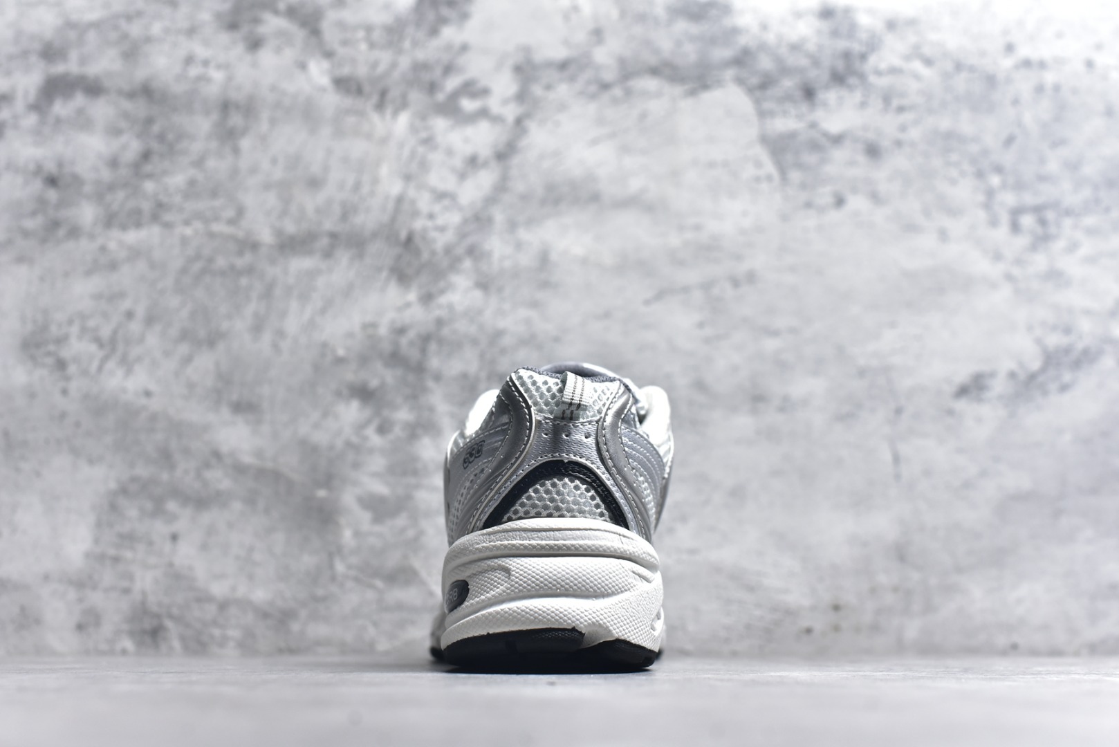 图片[5]-#新百伦 New Balance 530 复古跑鞋 小红书爆款 官网售罄这双鞋确实是NB家经典复古款式之一，以全新科技诠释，成功打造530鞋款，鞋面在保持530基本线条和片层结构的同时，采用更为简洁、流畅的设计语言官方 货号： MR530SNC 尺码：36-45-选品中心