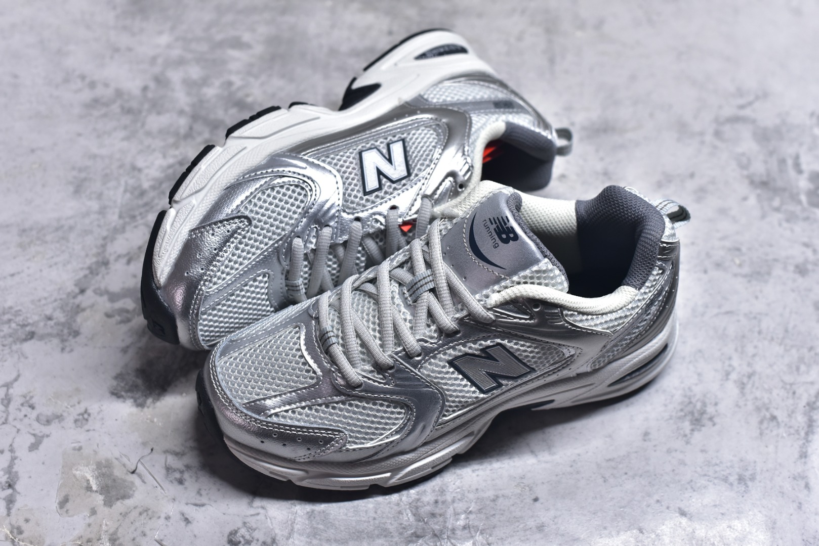 图片[7]-#新百伦 New Balance 530 复古跑鞋 小红书爆款 官网售罄这双鞋确实是NB家经典复古款式之一，以全新科技诠释，成功打造530鞋款，鞋面在保持530基本线条和片层结构的同时，采用更为简洁、流畅的设计语言官方 货号： MR530SNC 尺码：36-45-选品中心