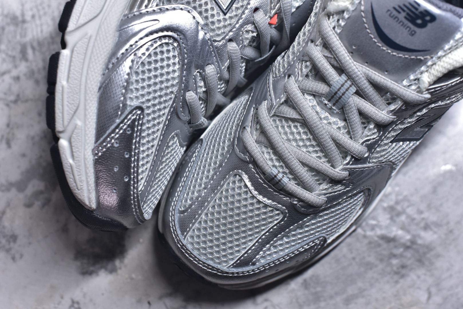 图片[8]-#新百伦 New Balance 530 复古跑鞋 小红书爆款 官网售罄这双鞋确实是NB家经典复古款式之一，以全新科技诠释，成功打造530鞋款，鞋面在保持530基本线条和片层结构的同时，采用更为简洁、流畅的设计语言官方 货号： MR530SNC 尺码：36-45-选品中心