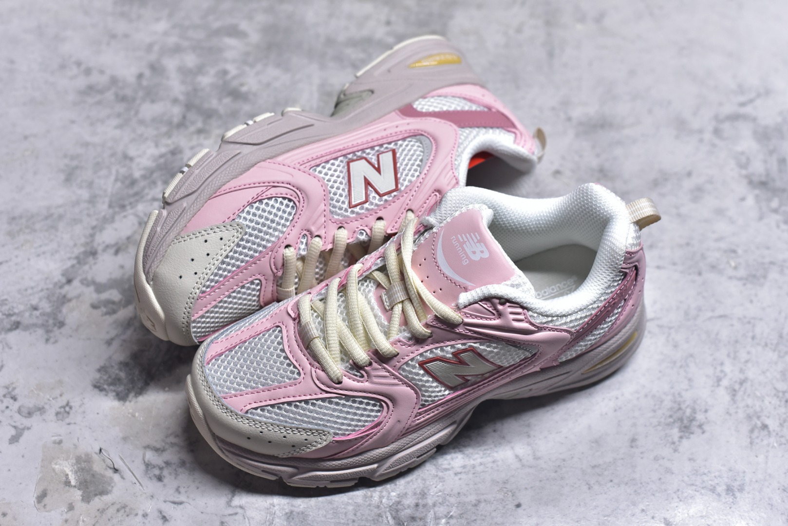 图片[7]-#新百伦 New Balance 530 复古跑鞋 小红书爆款 官网售罄这双鞋确实是NB家经典复古款式之一，以全新科技诠释，成功打造530鞋款，鞋面在保持530基本线条和片层结构的同时，采用更为简洁、流畅的设计语言官方 货号： MR530SNC 尺码：36-45-选品中心