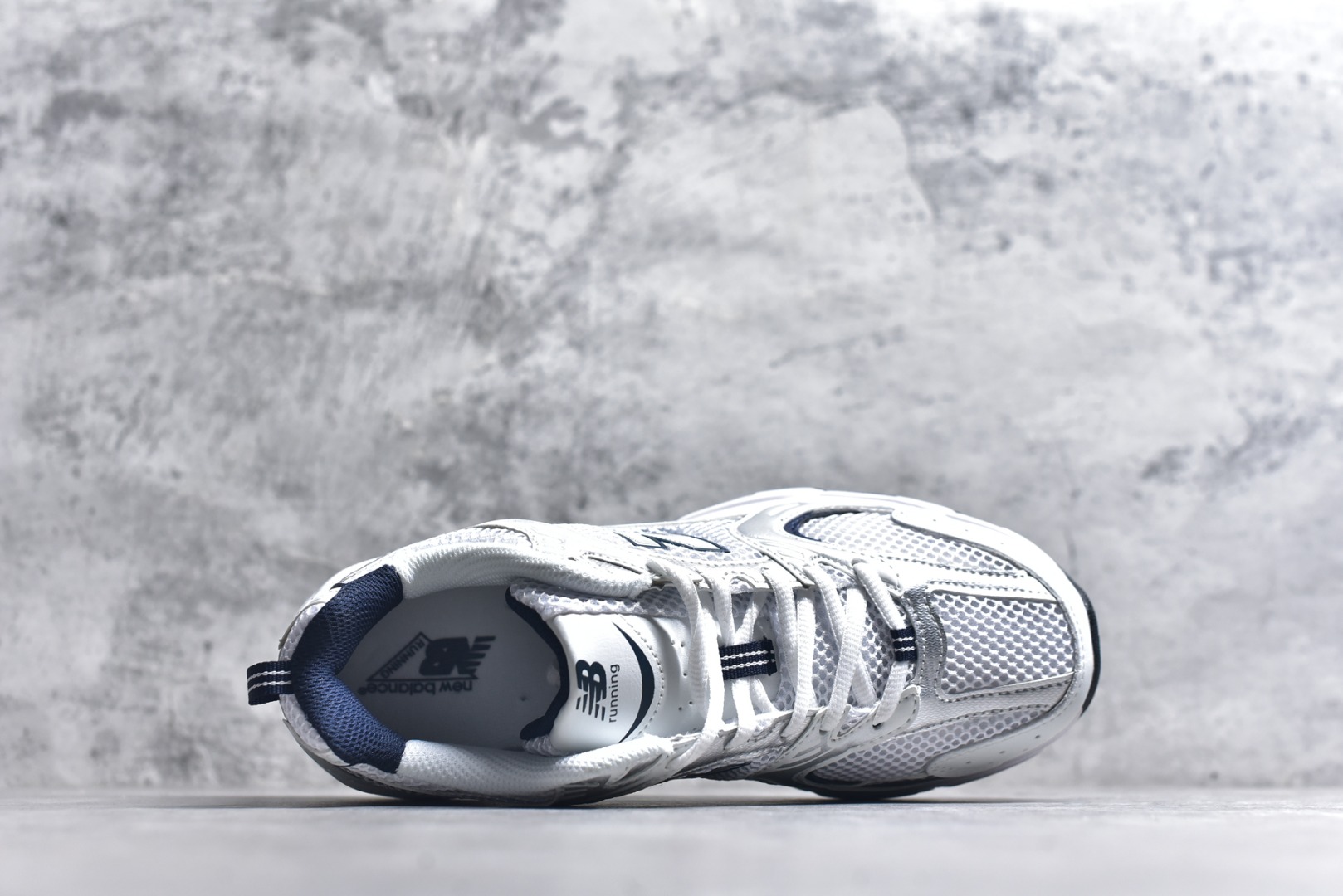 图片[4]-#新百伦 New Balance 530 复古跑鞋 小红书爆款 官网售罄这双鞋确实是NB家经典复古款式之一，以全新科技诠释，成功打造530鞋款，鞋面在保持530基本线条和片层结构的同时，采用更为简洁、流畅的设计语言官方 货号： MR530SNC 尺码：36-45-选品中心