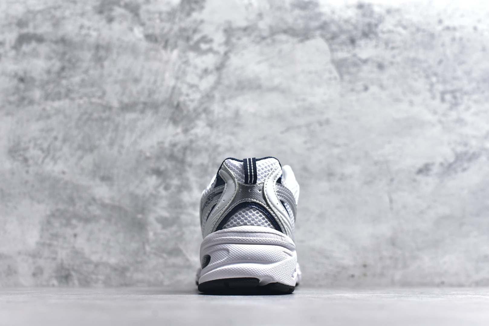 图片[5]-#新百伦 New Balance 530 复古跑鞋 小红书爆款 官网售罄这双鞋确实是NB家经典复古款式之一，以全新科技诠释，成功打造530鞋款，鞋面在保持530基本线条和片层结构的同时，采用更为简洁、流畅的设计语言官方 货号： MR530SNC 尺码：36-45-选品中心