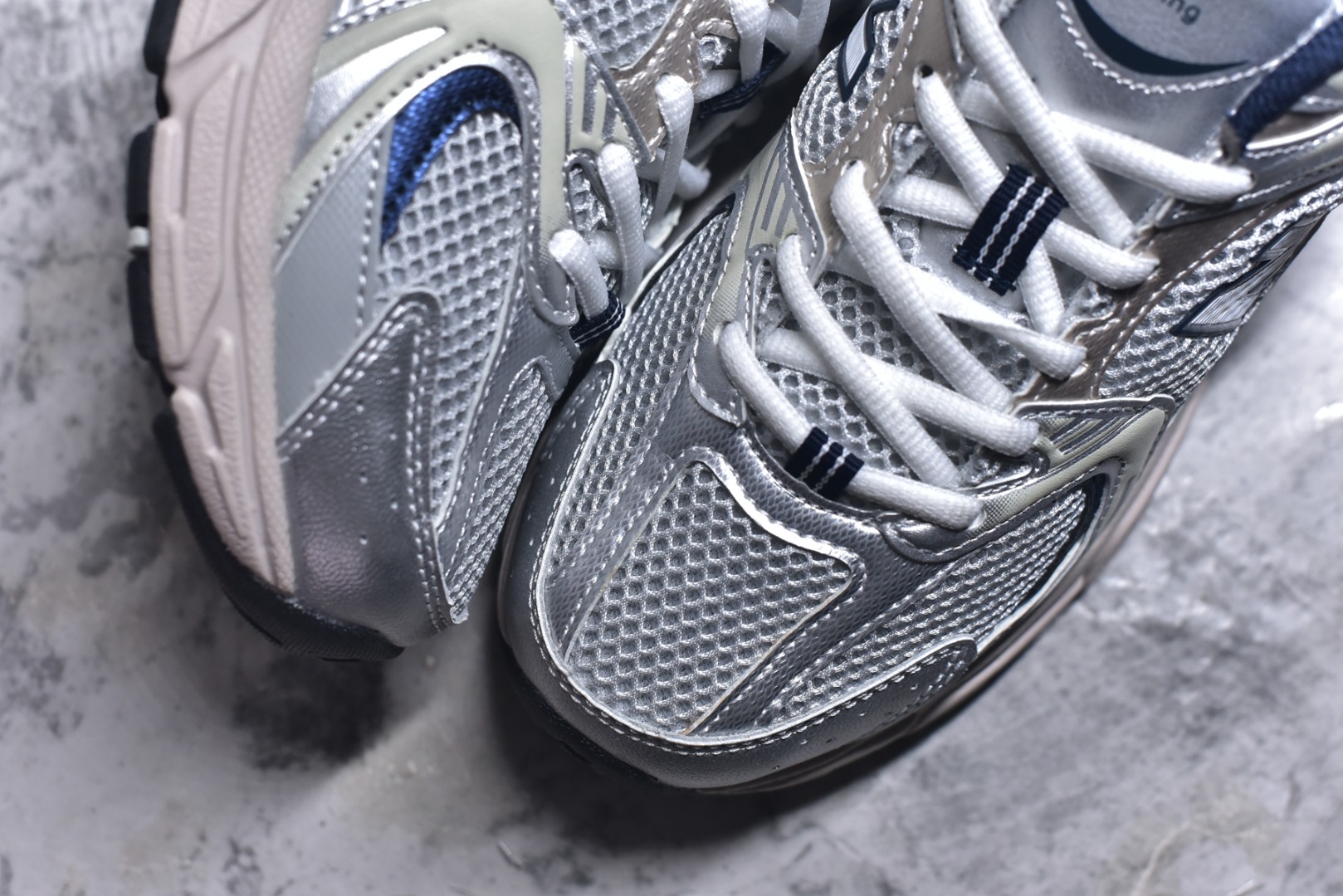 图片[8]-#新百伦 New Balance 530 复古跑鞋 小红书爆款 官网售罄这双鞋确实是NB家经典复古款式之一，以全新科技诠释，成功打造530鞋款，鞋面在保持530基本线条和片层结构的同时，采用更为简洁、流畅的设计语言官方 货号： MR530SNC 尺码：36-45-选品中心