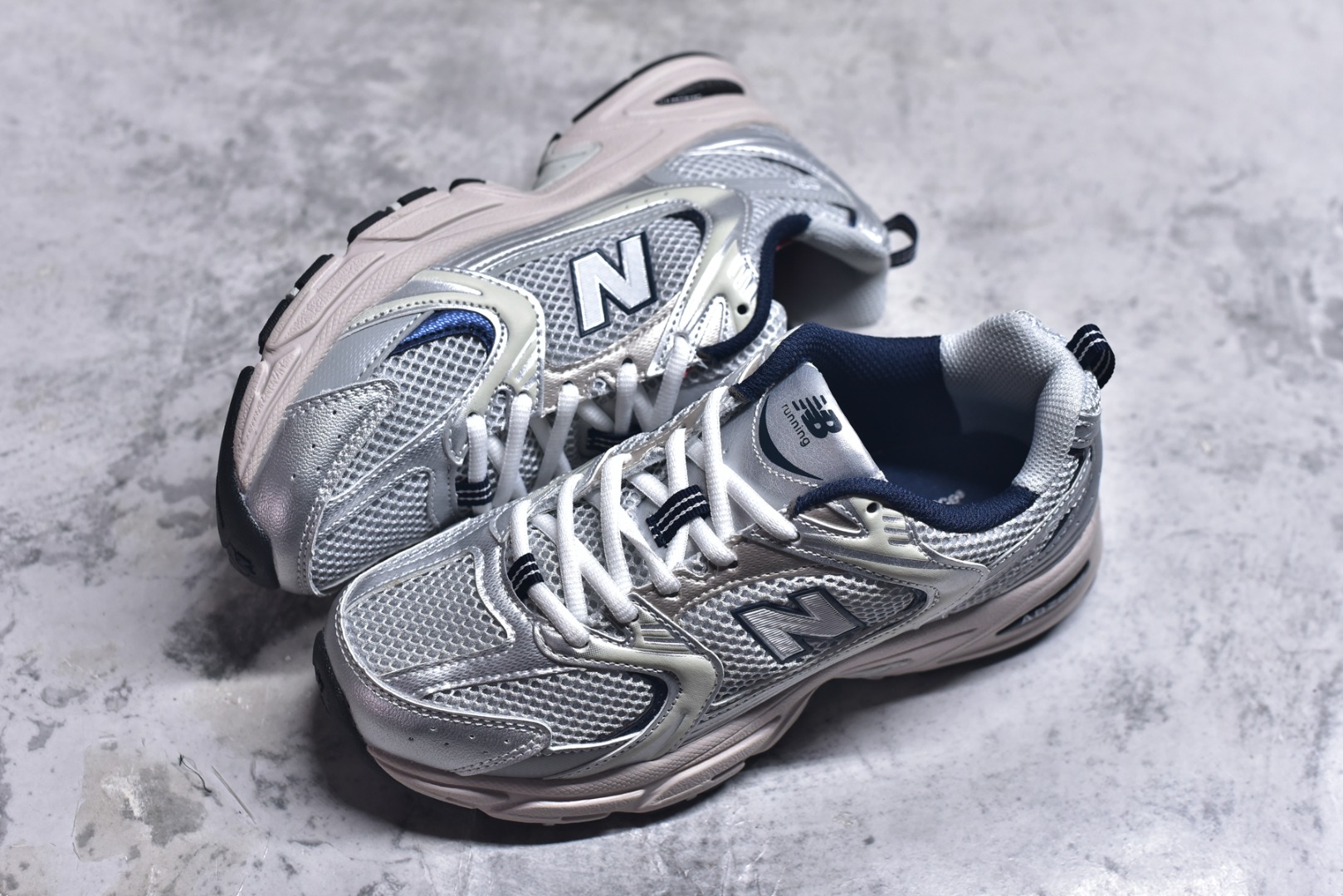 图片[7]-#新百伦 New Balance 530 复古跑鞋 小红书爆款 官网售罄这双鞋确实是NB家经典复古款式之一，以全新科技诠释，成功打造530鞋款，鞋面在保持530基本线条和片层结构的同时，采用更为简洁、流畅的设计语言官方 货号： MR530SNC 尺码：36-45-选品中心