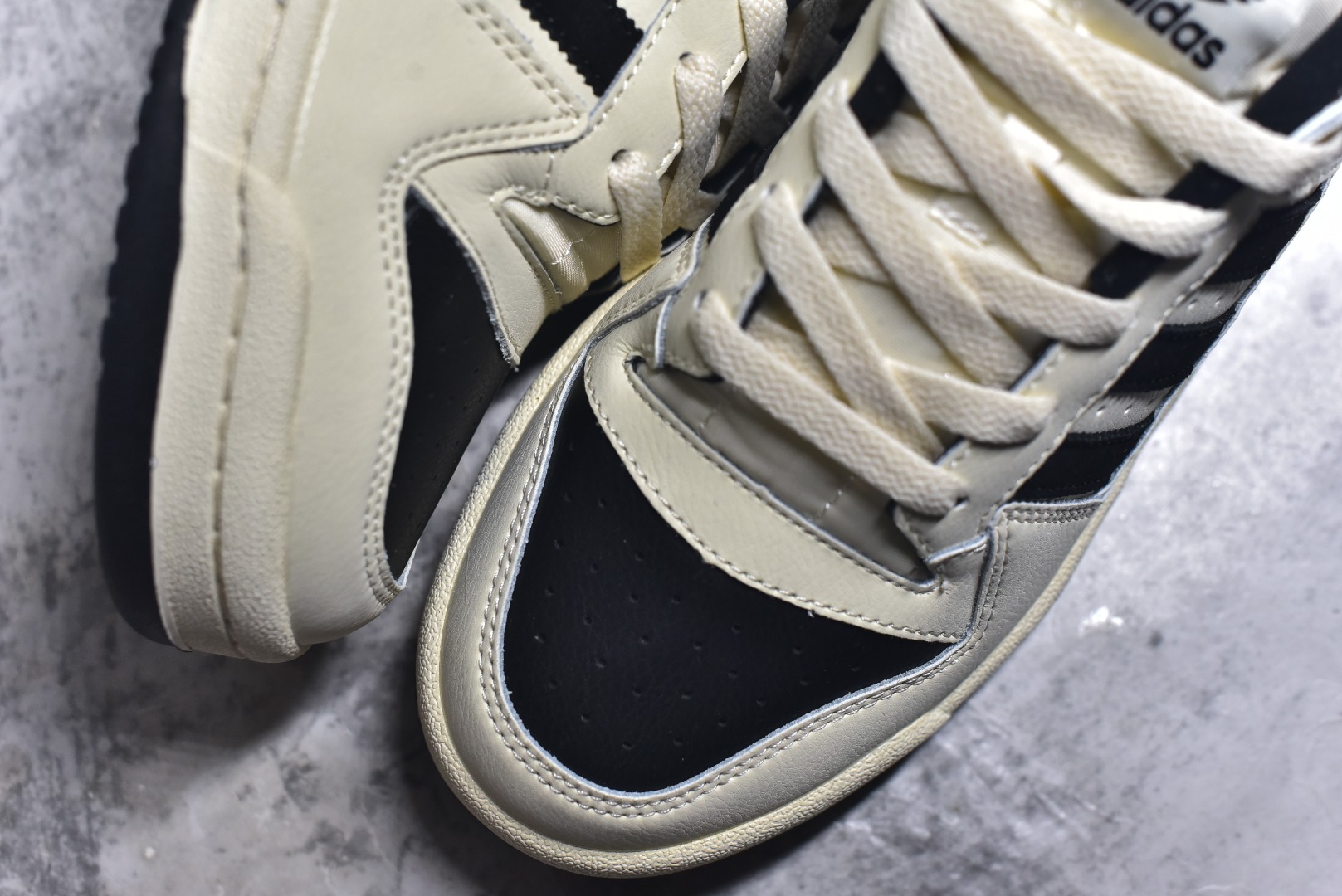 图片[8]-#C版纯原 AD Forum 84 Low OG 低帮百搭潮流休闲运动板鞋 ID0989 以复古篮球鞋的外形为基础 采用皮革拼接 简约百搭 更加贴合舒适 中底内侧网格造型起到点睛之笔 外底橡胶 更显复古 尺码：36 36.5 37.5 38 38.5 39 40 40.5 41 42 42.5 43 44 44.5 45-选品中心