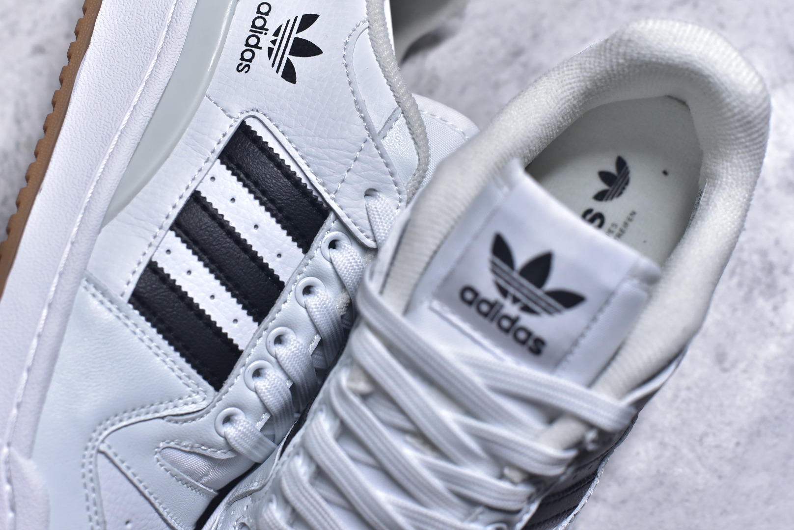 图片[9]-#C版纯原 AD Forum 84 Low OG 低帮百搭潮流休闲运动板鞋 ID0989 以复古篮球鞋的外形为基础 采用皮革拼接 简约百搭 更加贴合舒适 中底内侧网格造型起到点睛之笔 外底橡胶 更显复古 尺码：36 36.5 37.5 38 38.5 39 40 40.5 41 42 42.5 43 44 44.5 45-选品中心