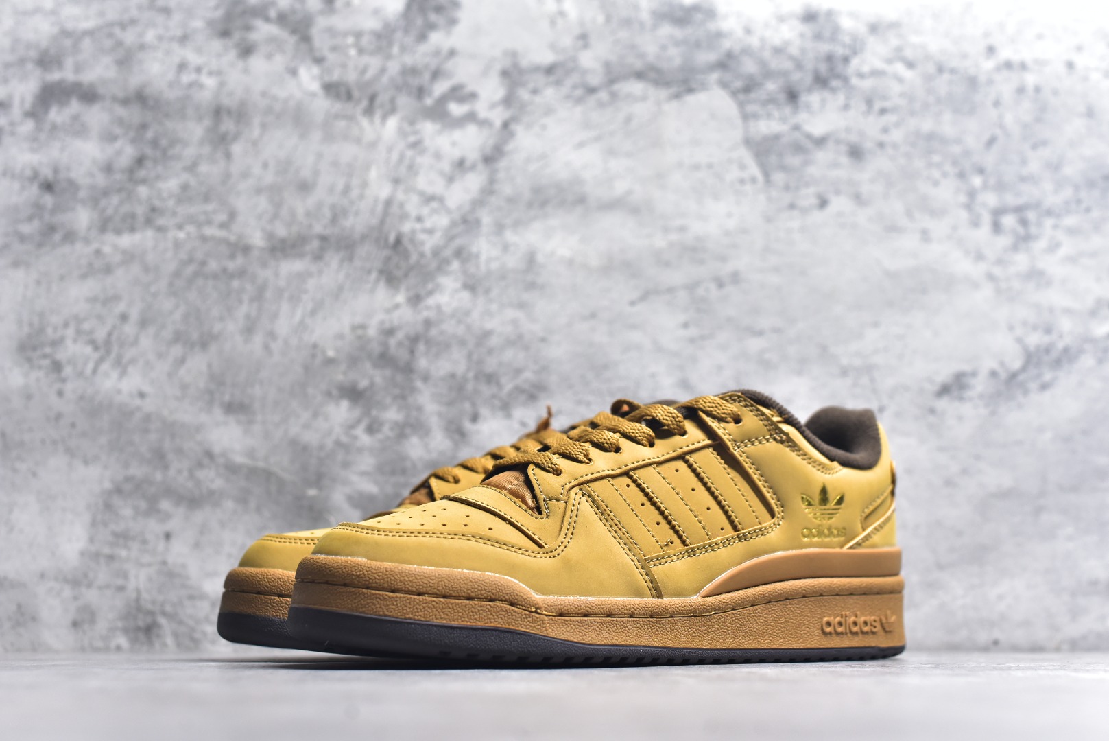 图片[2]-#C版纯原 AD Forum 84 Low OG 低帮百搭潮流休闲运动板鞋 ID0989 以复古篮球鞋的外形为基础 采用皮革拼接 简约百搭 更加贴合舒适 中底内侧网格造型起到点睛之笔 外底橡胶 更显复古 尺码：36 36.5 37.5 38 38.5 39 40 40.5 41 42 42.5 43 44 44.5 45-选品中心