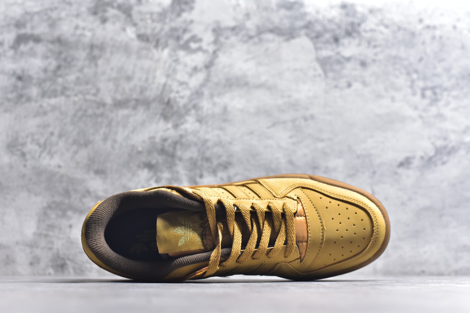 图片[4]-#C版纯原 AD Forum 84 Low OG 低帮百搭潮流休闲运动板鞋 ID0989 以复古篮球鞋的外形为基础 采用皮革拼接 简约百搭 更加贴合舒适 中底内侧网格造型起到点睛之笔 外底橡胶 更显复古 尺码：36 36.5 37.5 38 38.5 39 40 40.5 41 42 42.5 43 44 44.5 45-选品中心