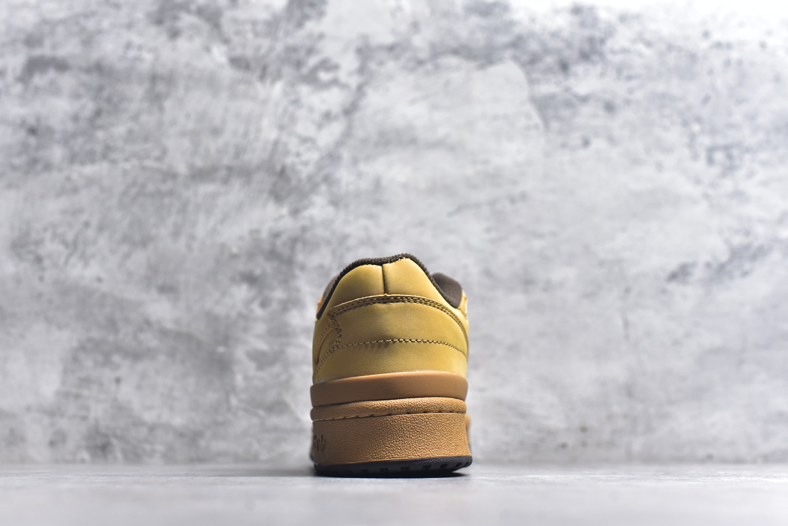 图片[5]-#C版纯原 AD Forum 84 Low OG 低帮百搭潮流休闲运动板鞋 ID0989 以复古篮球鞋的外形为基础 采用皮革拼接 简约百搭 更加贴合舒适 中底内侧网格造型起到点睛之笔 外底橡胶 更显复古 尺码：36 36.5 37.5 38 38.5 39 40 40.5 41 42 42.5 43 44 44.5 45-选品中心