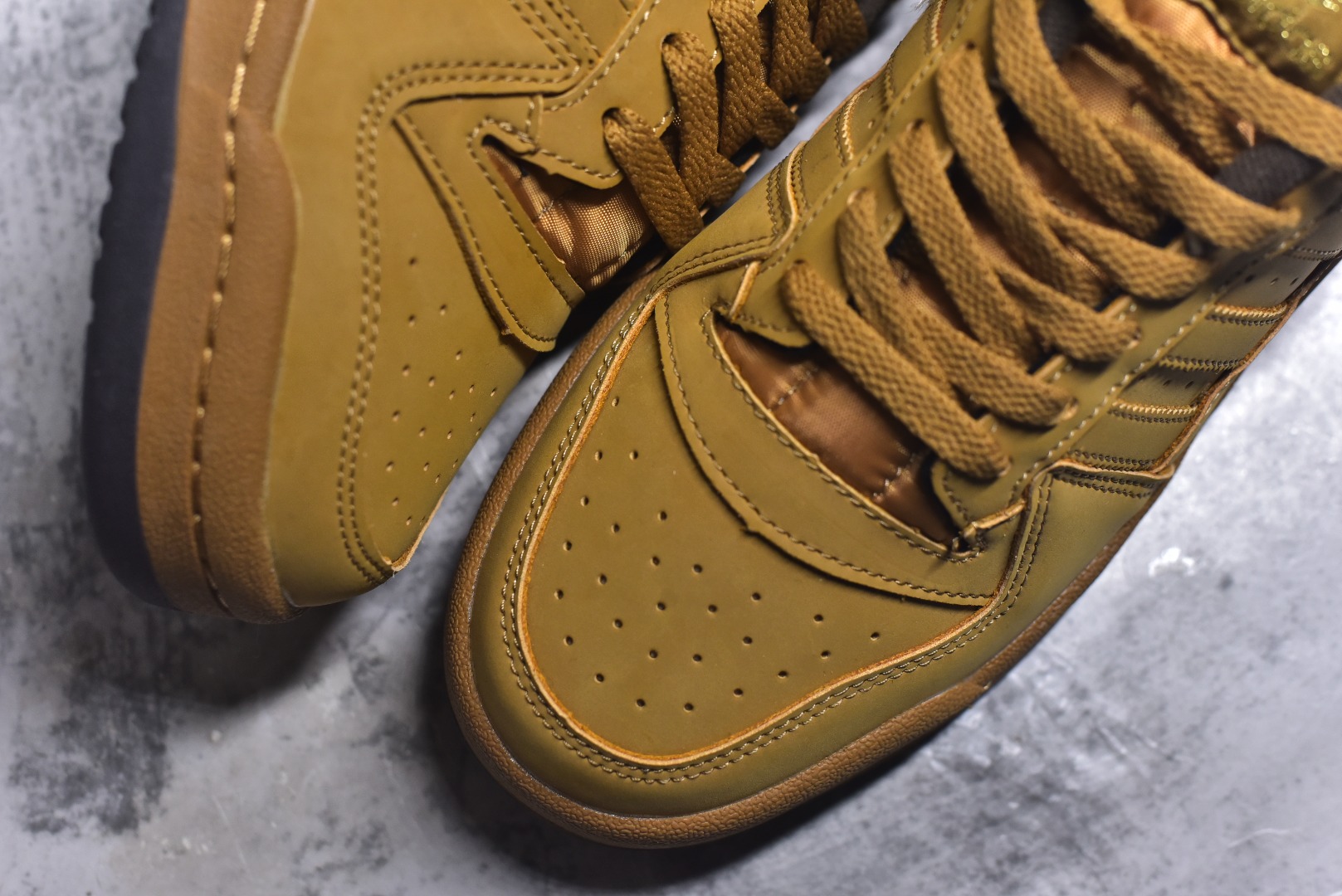 图片[8]-#C版纯原 AD Forum 84 Low OG 低帮百搭潮流休闲运动板鞋 ID0989 以复古篮球鞋的外形为基础 采用皮革拼接 简约百搭 更加贴合舒适 中底内侧网格造型起到点睛之笔 外底橡胶 更显复古 尺码：36 36.5 37.5 38 38.5 39 40 40.5 41 42 42.5 43 44 44.5 45-选品中心