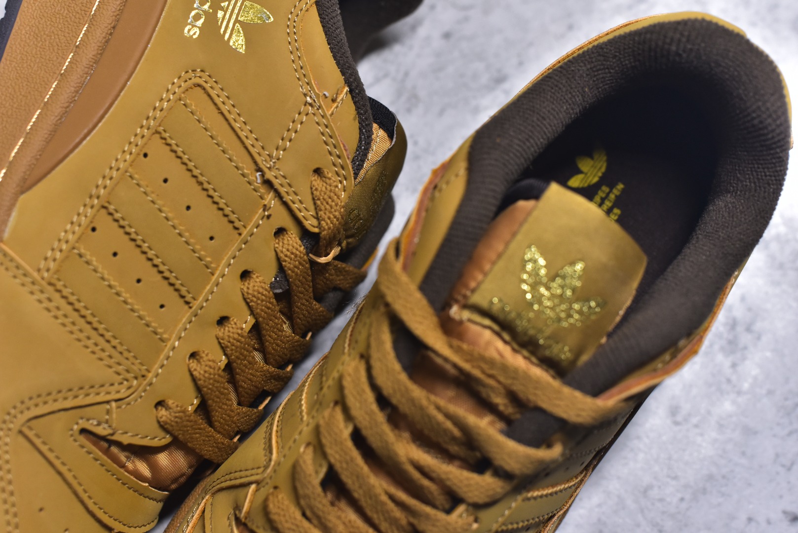 图片[9]-#C版纯原 AD Forum 84 Low OG 低帮百搭潮流休闲运动板鞋 ID0989 以复古篮球鞋的外形为基础 采用皮革拼接 简约百搭 更加贴合舒适 中底内侧网格造型起到点睛之笔 外底橡胶 更显复古 尺码：36 36.5 37.5 38 38.5 39 40 40.5 41 42 42.5 43 44 44.5 45-选品中心