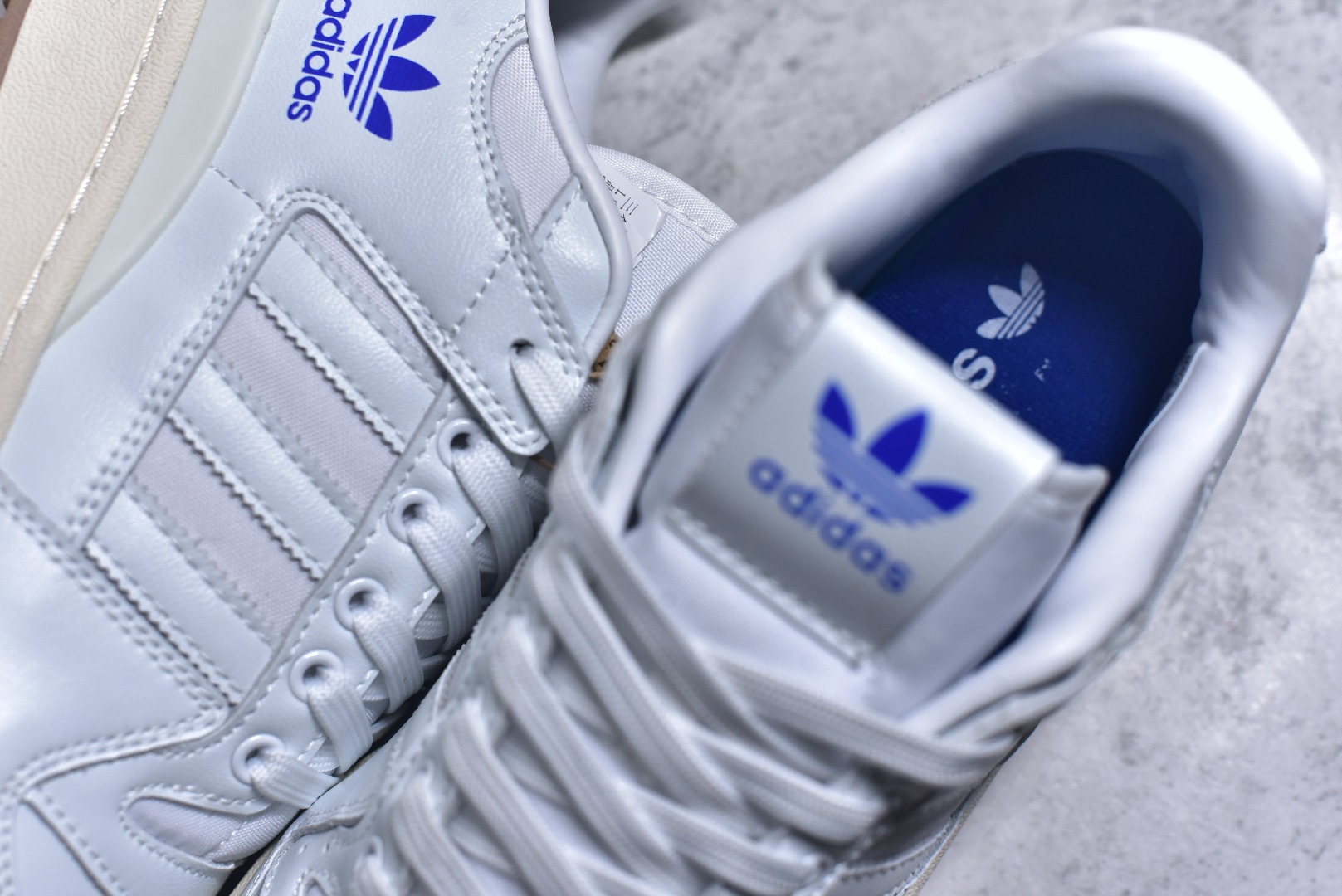 图片[9]-#C版纯原 AD Forum 84 Low OG 低帮百搭潮流休闲运动板鞋 ID0989 以复古篮球鞋的外形为基础 采用皮革拼接 简约百搭 更加贴合舒适 中底内侧网格造型起到点睛之笔 外底橡胶 更显复古 尺码：36 36.5 37.5 38 38.5 39 40 40.5 41 42 42.5 43 44 44.5 45-选品中心