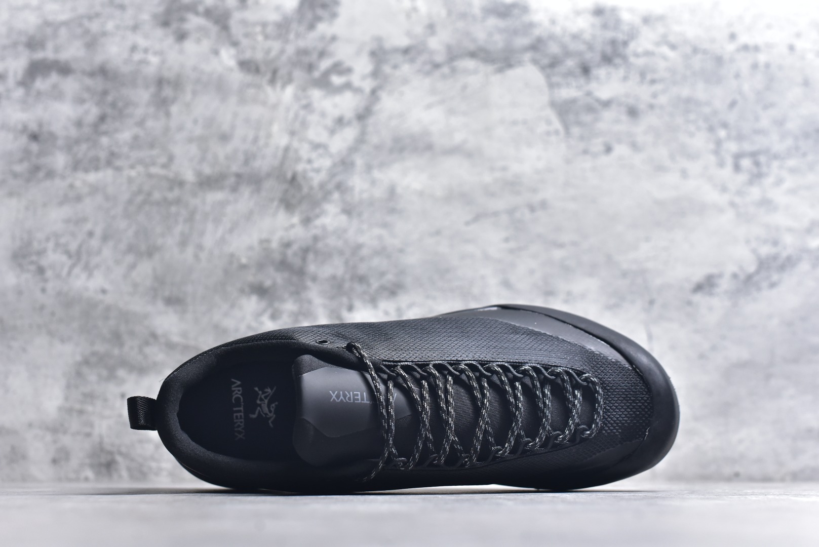 图片[4]-#Arcteryx始祖鸟 Konseal FL 2M 轻量 网布防滑轻便耐磨 低帮户外运动跑步鞋 外观看似朴实 却散发着一股高贵气息 虽然是标榜越野鞋 但其实越野跑与登山乃一体两面的运动 皆在相同的山林场域之中进行 包含轻量化鞋身 MegaGrip大底 OrthoLite 3D鞋垫 EVA弹性混合中底等等 以及这次所使用的最新防水透气科技 抓地力优良的VibramMegaGrip 鞋带收纳设计 避免鞋带勾到绊倒 全脚掌舒适稳定 EVA弹性混合中底 OrthoLite 3D鞋垫 前脚掌TPU支撑片 尺码：39 40 41 42 43 44 45-选品中心