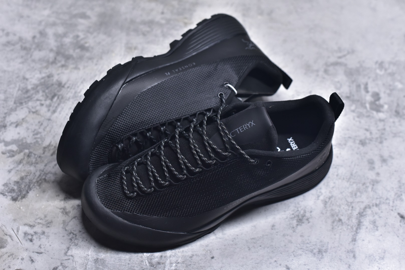 图片[7]-#Arcteryx始祖鸟 Konseal FL 2M 轻量 网布防滑轻便耐磨 低帮户外运动跑步鞋 外观看似朴实 却散发着一股高贵气息 虽然是标榜越野鞋 但其实越野跑与登山乃一体两面的运动 皆在相同的山林场域之中进行 包含轻量化鞋身 MegaGrip大底 OrthoLite 3D鞋垫 EVA弹性混合中底等等 以及这次所使用的最新防水透气科技 抓地力优良的VibramMegaGrip 鞋带收纳设计 避免鞋带勾到绊倒 全脚掌舒适稳定 EVA弹性混合中底 OrthoLite 3D鞋垫 前脚掌TPU支撑片 尺码：39 40 41 42 43 44 45-选品中心