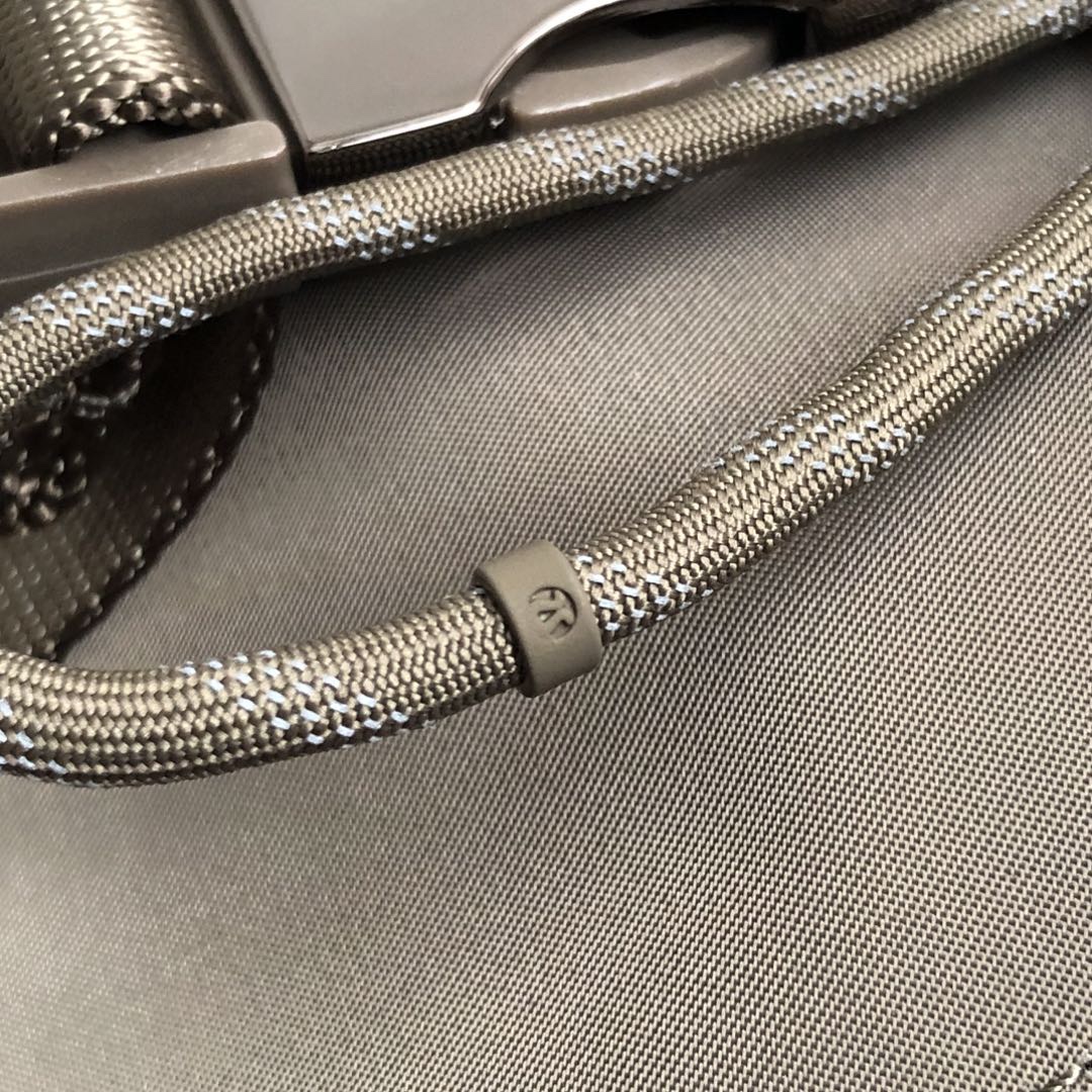 军绿色】lululemon Drawstring 最新款水桶背包 2