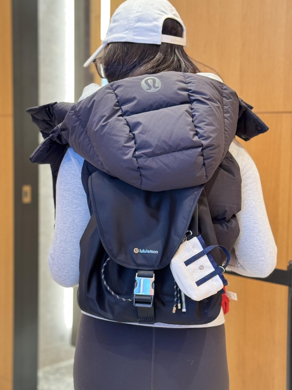 A compact bucket silhouette with ample capacity for daily essentials - Comprehensive