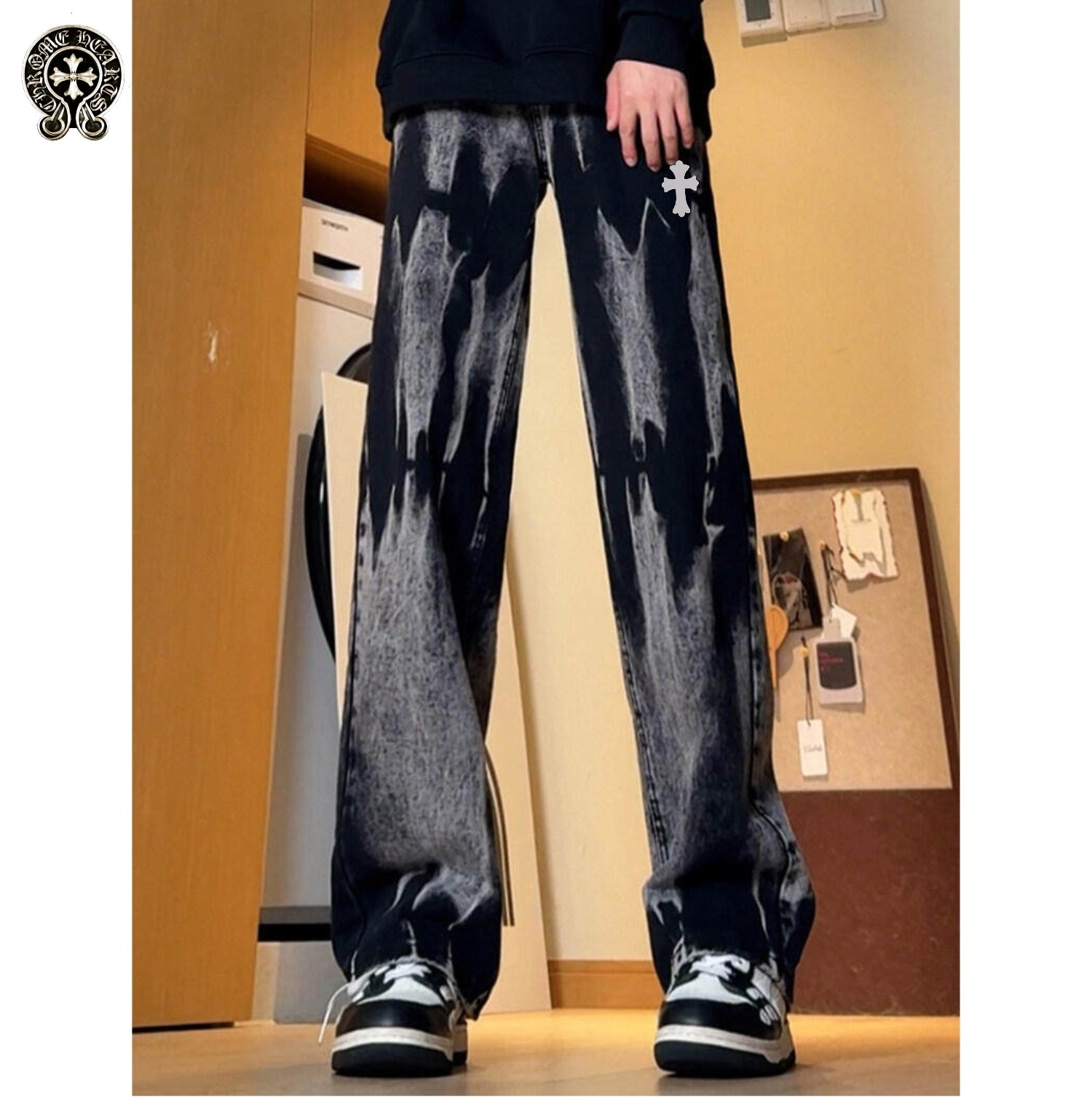 ❇️ 上新 !! 💰 145 !!!
🌈 克罗心Chrome Hearts 美式高街重工扎染时尚潮流牛仔裤 男女潮货
设计灵感源于哥特泰银式的设计风格 融合摇滚朋克 街头嘻哈等低调的奢华风∽
采用国际进口优质牛仔面料 百洗不裂 不变形 耐磨性高 色牢度牢等特点 穿着舒适 透气 有坠感 ∽
宽松版型 前幅缀以品牌的招牌星标图案logo采用立体拼贴刺绣工艺 全身专机走线紧密平顺 堪称绝对的重工之作 挑战古板的传统服装 有了一个更自然 放松 更时髦 个性的新选择 ∽
Colour:黑色
Size: M - L - XL - 2XL - 3XL