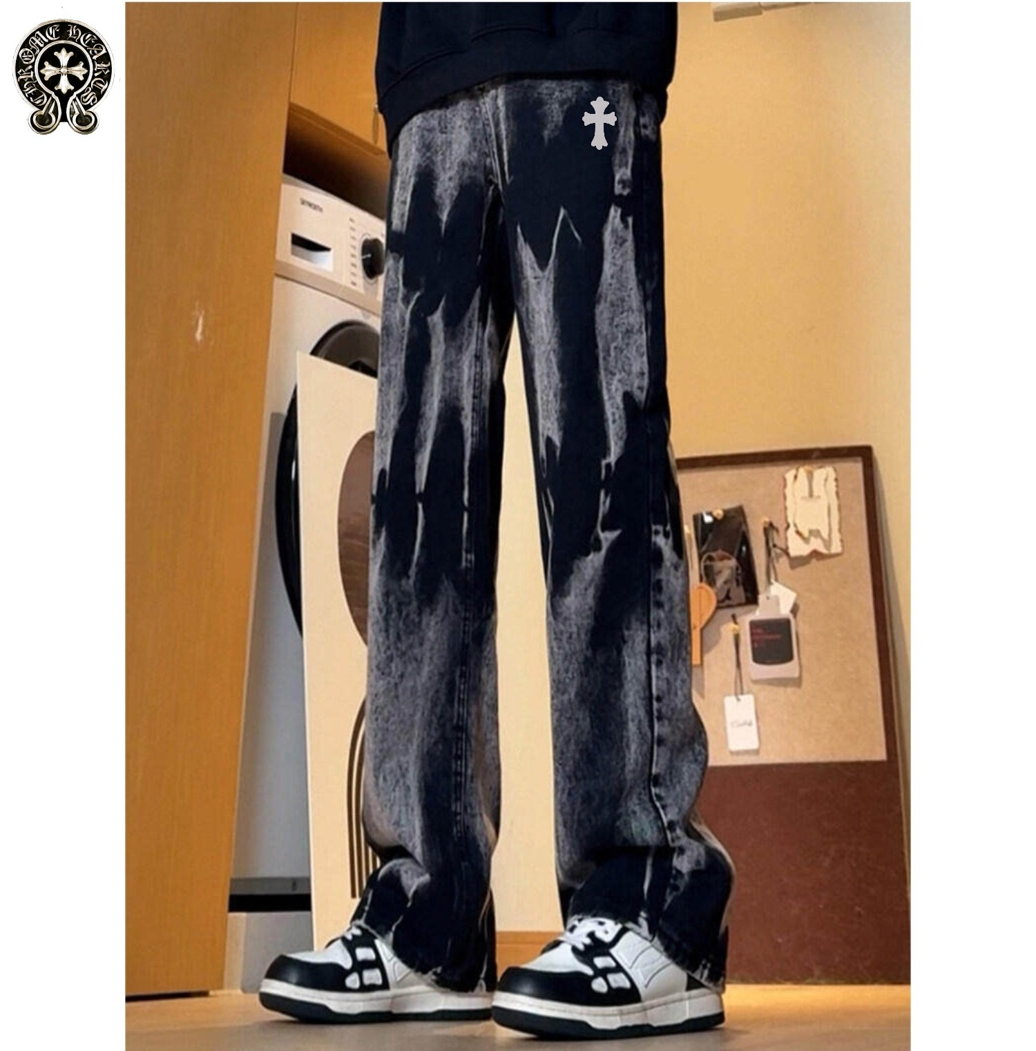 ❇️ 上新 !! 💰 145 !!!
🌈 克罗心Chrome Hearts 美式高街重工扎染时尚潮流牛仔裤 男女潮货
设计灵感源于哥特泰银式的设计风格 融合摇滚朋克 街头嘻哈等低调的奢华风∽
采用国际进口优质牛仔面料 百洗不裂 不变形 耐磨性高 色牢度牢等特点 穿着舒适 透气 有坠感 ∽
宽松版型 前幅缀以品牌的招牌星标图案logo采用立体拼贴刺绣工艺 全身专机走线紧密平顺 堪称绝对的重工之作 挑战古板的传统服装 有了一个更自然 放松 更时髦 个性的新选择 ∽
Colour:黑色
Size: M - L - XL - 2XL - 3XL