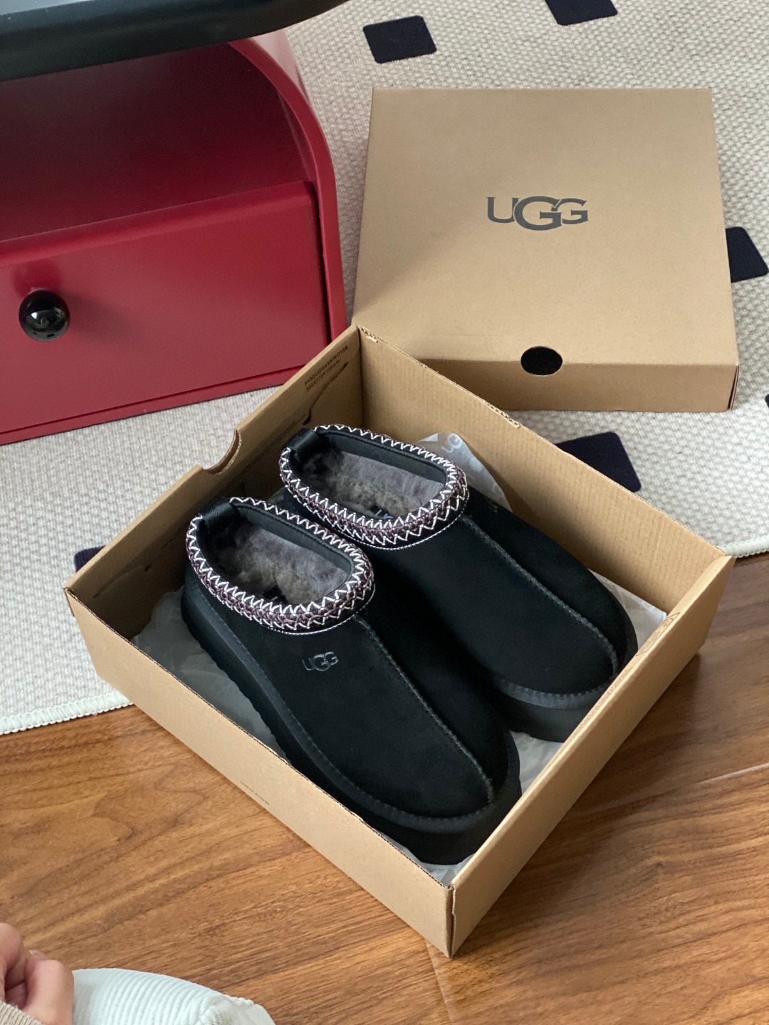 实拍视频  🔥双11预热特惠🔥CX专供 独家纯原 【UGG】原xx 新民族风 半拖厚底4cm 2553 UGG 官网款👍23ss升级厚底民族风内里全羊毛🐏厚底松糕增高又显腿长❕栗色温柔经典又百搭🫶🏻颜色:栗色、橄榄绿、黑色、芥菜籽