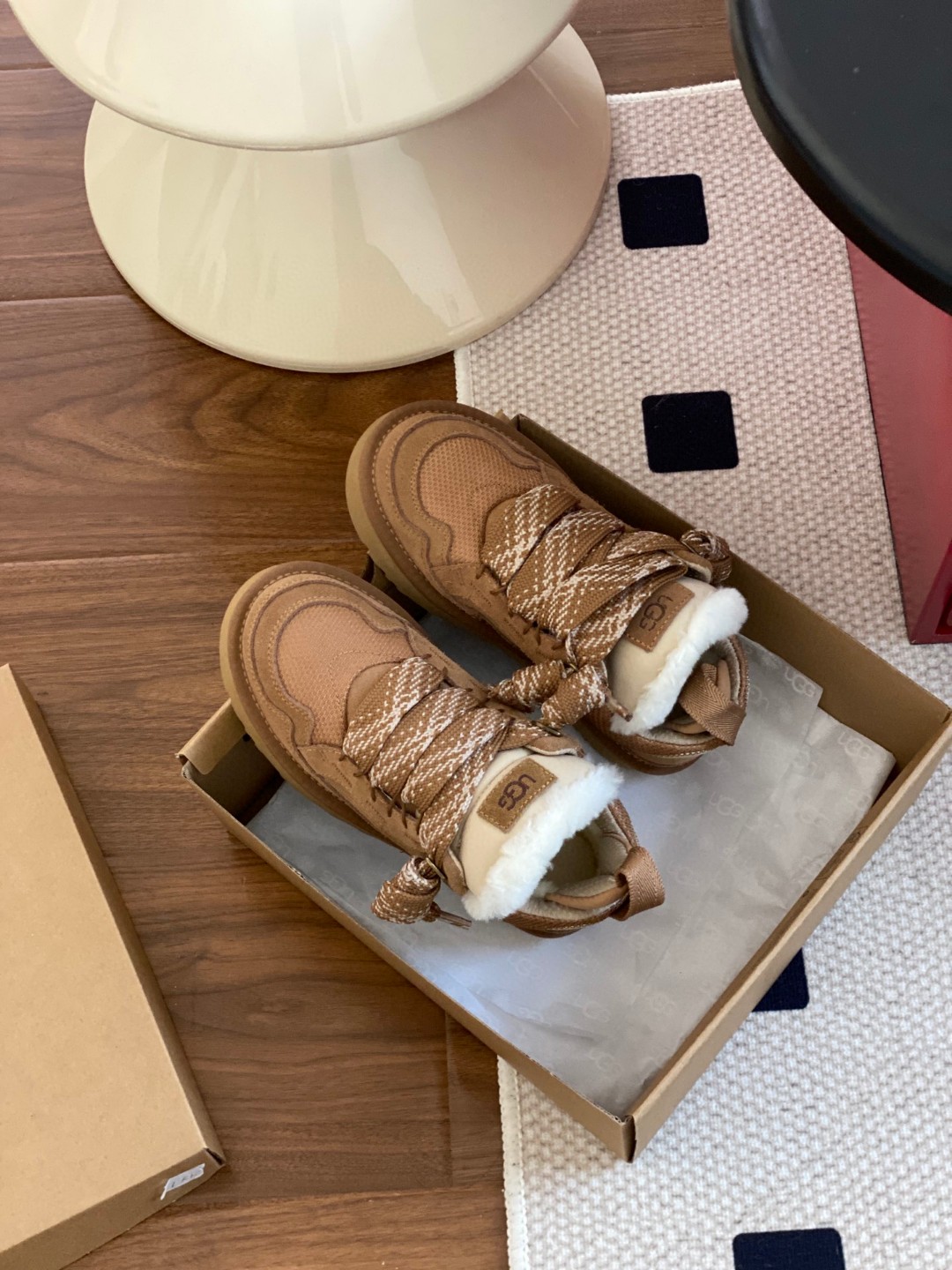 实拍视频 · · · · 🔥双11预热特惠🔥 CX专供 独家纯原 【UGG】原×× 低帮梅尔 🔥高帮梅尔休闲鞋.鞋面设计,再生弹道帆布网纱、采用优质翻毛皮鞋面,双色扁平鞋带. 两色
