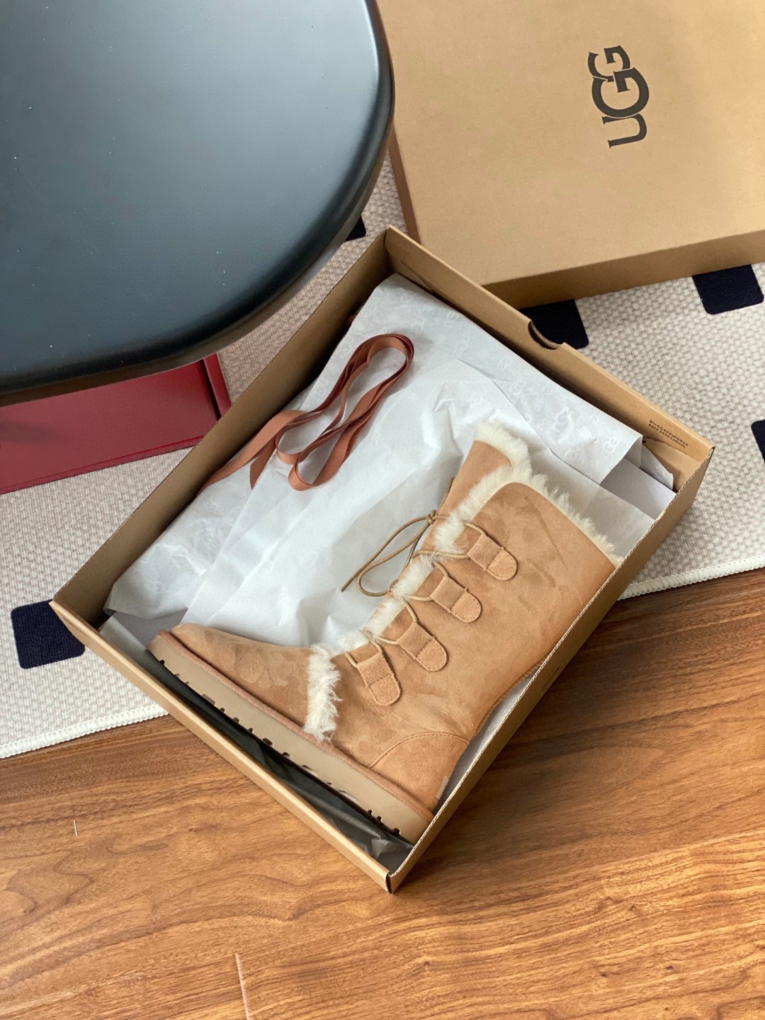 实拍视频
.
.
.
.
🔥双11预热特惠🔥CX专供 独家纯原
【UGG】原××
高靴骑士  系带  0902
UGG系带骑士靴全网都在穿的女神高靴安排上了，被很多ins小姐姐的穿搭吸引，怕冷星人可入，两种穿法，附赠一副油蜡鞋带！
颜色：栗色 
码数35-40