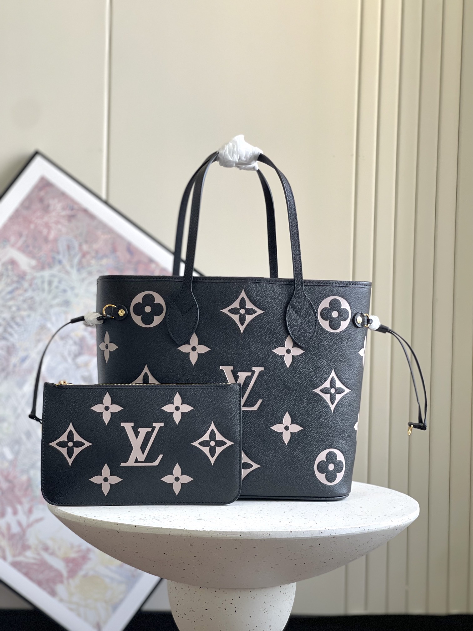 NO:202016,Genuine level dynamic chip version, top-level head layer original single M45685 black M45684 m white M45686 gray M46676, 58907 full leather embossed Neverfull medium shopping bag!  The redesigned inner bag uses a fresh fabric lining and retro details inspired by the archives. The most commendable is the removable zipper clutch, which can be used alone as a delicate clutch or as an additional pocket 32x29x17cm, LV [top original list], louis vuitton, handbag19860909正品级 动态芯片版,顶级头层原单M45685黑色 M45684米白 M45686灰色 M46676 ,58907全皮压花 Neverfull中号购物袋！重新设计的内袋采用了清新的织物内衬和灵感源自档案馆的复古细节,最值得称道的莫过于可脱卸式拉链手包,它既可单独作为一只精致手拿包使用,亦可作为额外的口袋32x29x17cm,LV【顶级原单】,louis vuitton,handbag,Bag