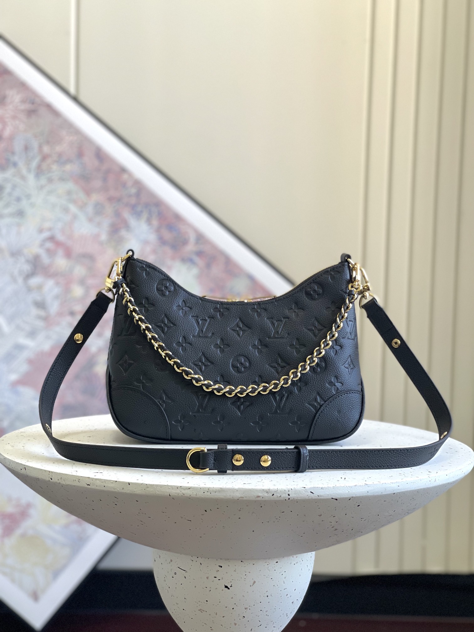 NO:202007,Genuine, top-grade original single, independent home-made dynamic chip M12930 black croissant M13224 gray silk screen This Boulogne handbag uses Monogram Empreinte leather classic design, showing the personality style in a variety of carrying methods. The inner patch bag can easily store smartphones, and the braided chain is integrated into dazzling metal parts. The size of 16 x 9.5 x 29cm930 (height x width x length), LV [top-grade original single], louis vuitton19860909正品级 顶级原单,独实家拍动态芯片 M12930黑 牛角包 M13224灰丝印 本款 Boulogne 手袋选用 Monogram Empreinte 皮革重绎经典设计,以多种背携方式彰显个性风采.内贴袋可轻松收纳智能手机,编织链条融入耀目金属件尺寸16 x 9.5 x 29cm930(高 x 宽 x 长度),LV【顶级原单】,louis vuitton,Bag